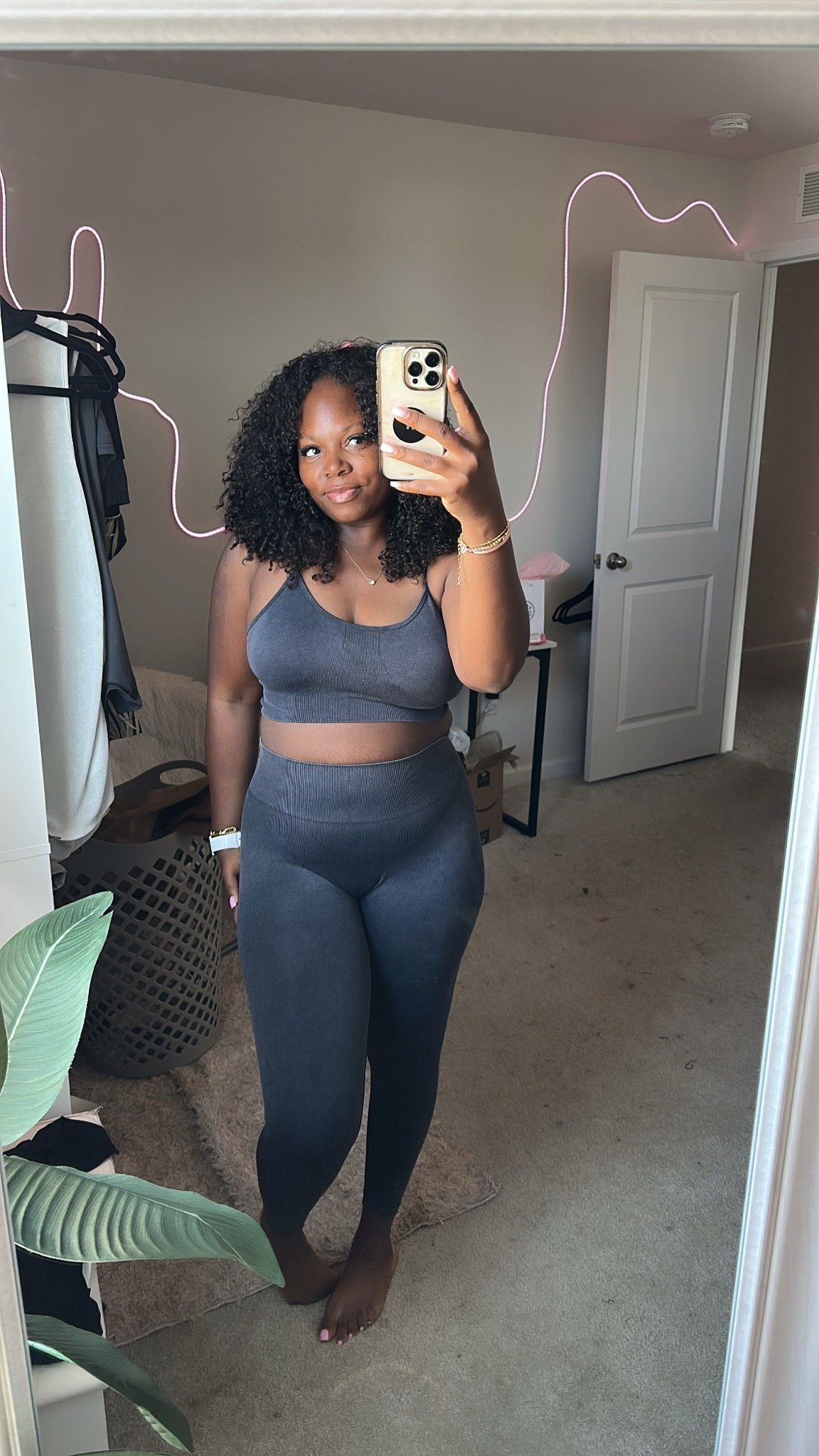 Cute acid wash workout set! This actually came in a 4 piece set with a short sleeve crop and shorts 🤏🏾

I’m 5’4, 180 lbs & 8 months postpartum here #workoutset #postpartumactivewear #midsizeactivewear

#LTKmomlife #LTKMidsize #LTKActive