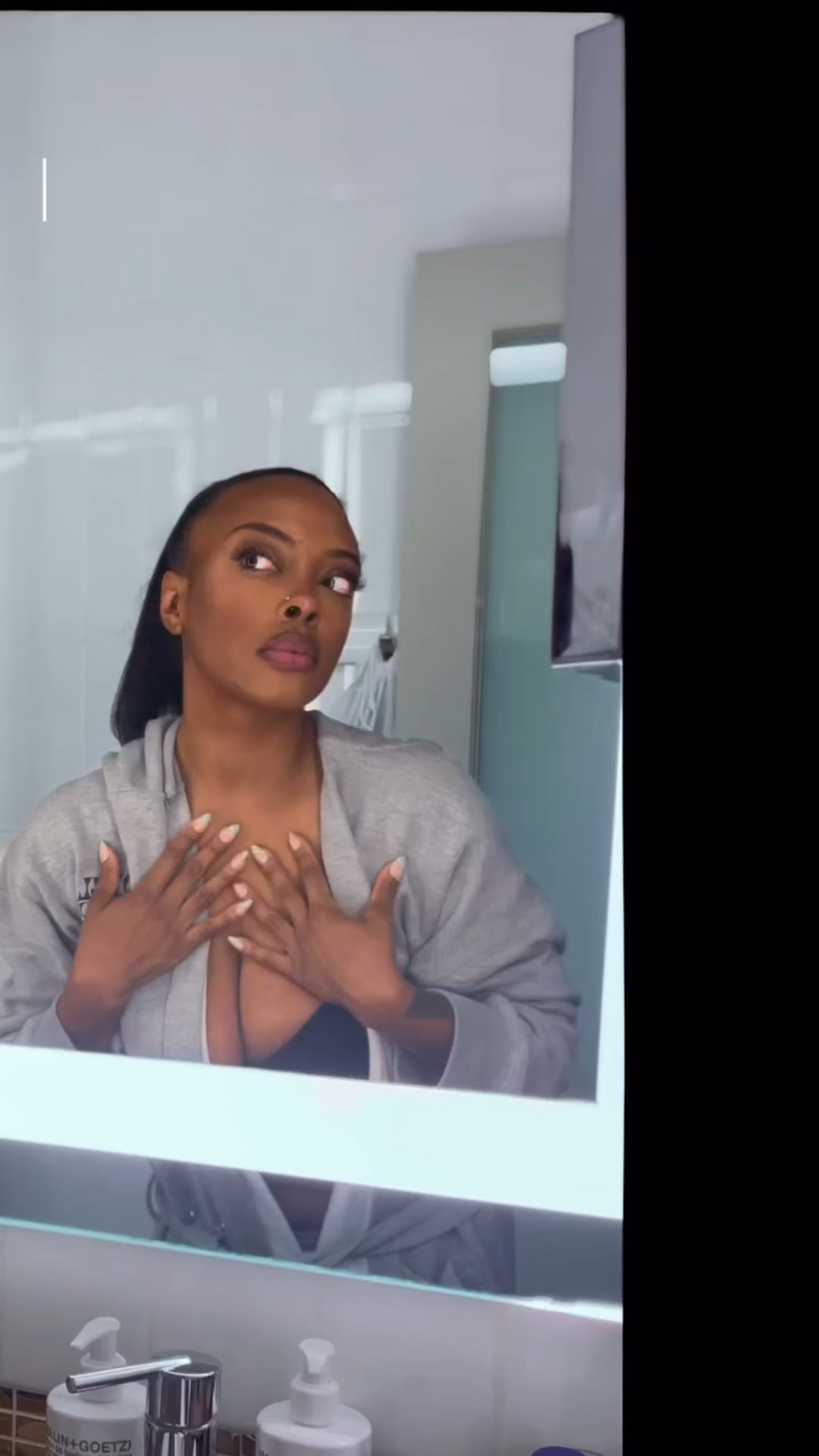 But First Makeup 💄 
•

•

•
#grwmmakeup #grwm #hair #beauty #maybelline #anastasiabeverlyhills #blackradiance #milkcosmetics #urbandecay #lauramercier #juviasplace #toofaced