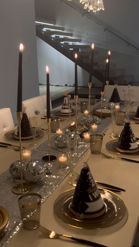 New Year’s Eve table setting idea for the last minute host! Did this last year and it was a huge hit 