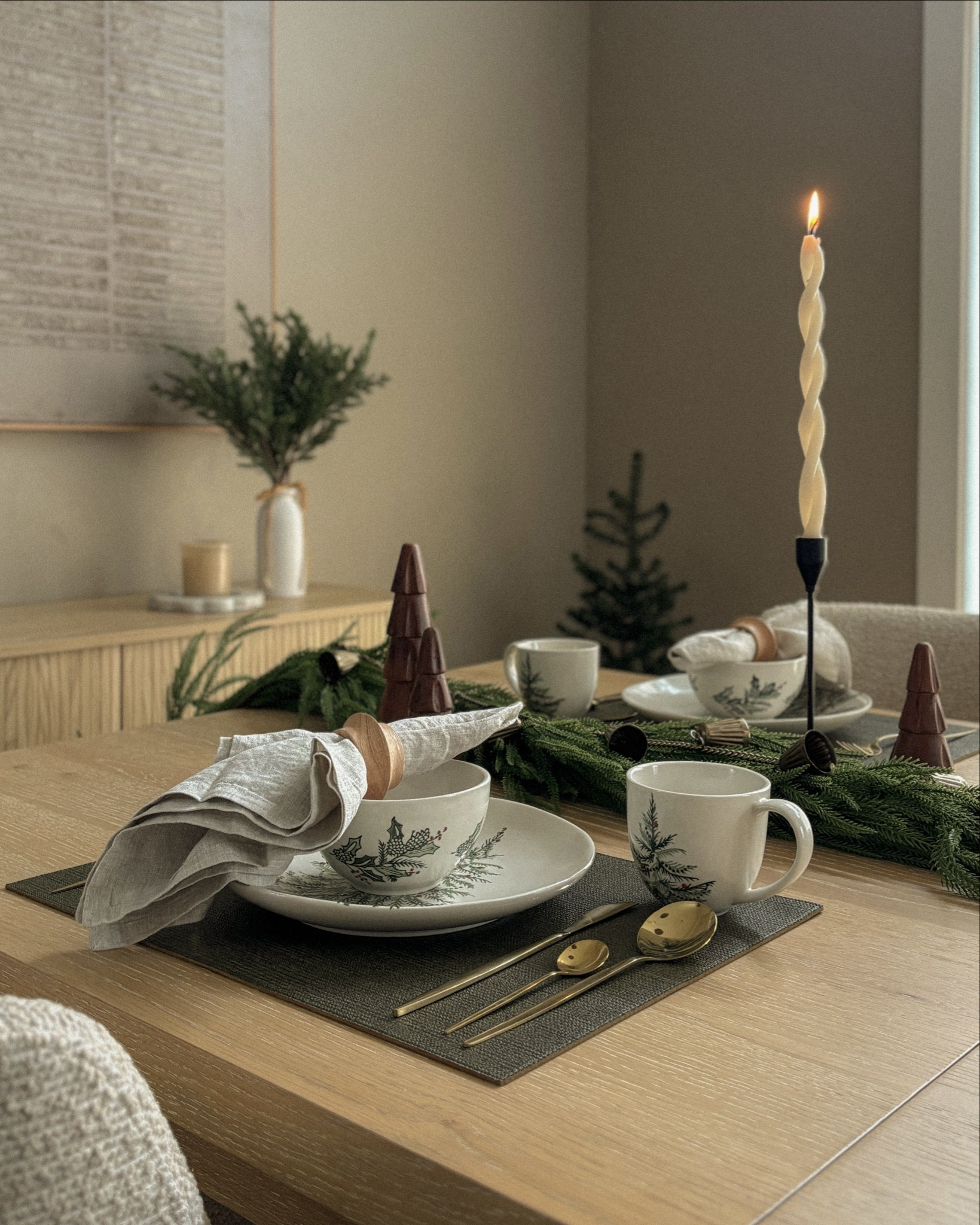 This holiday-inspired stoneware set adds a festive touch to every meal 🎄 Durable for everyday use, easy to clean, and perfect for your next gathering — I’m obsessed with this beautiful set! ✨

#westelm #christmastabledecor #holidaytablescape #holidayhomedecor #neutralchristmas #HolidayHosting #FestiveTable #ReadyToHost #HomeInspo