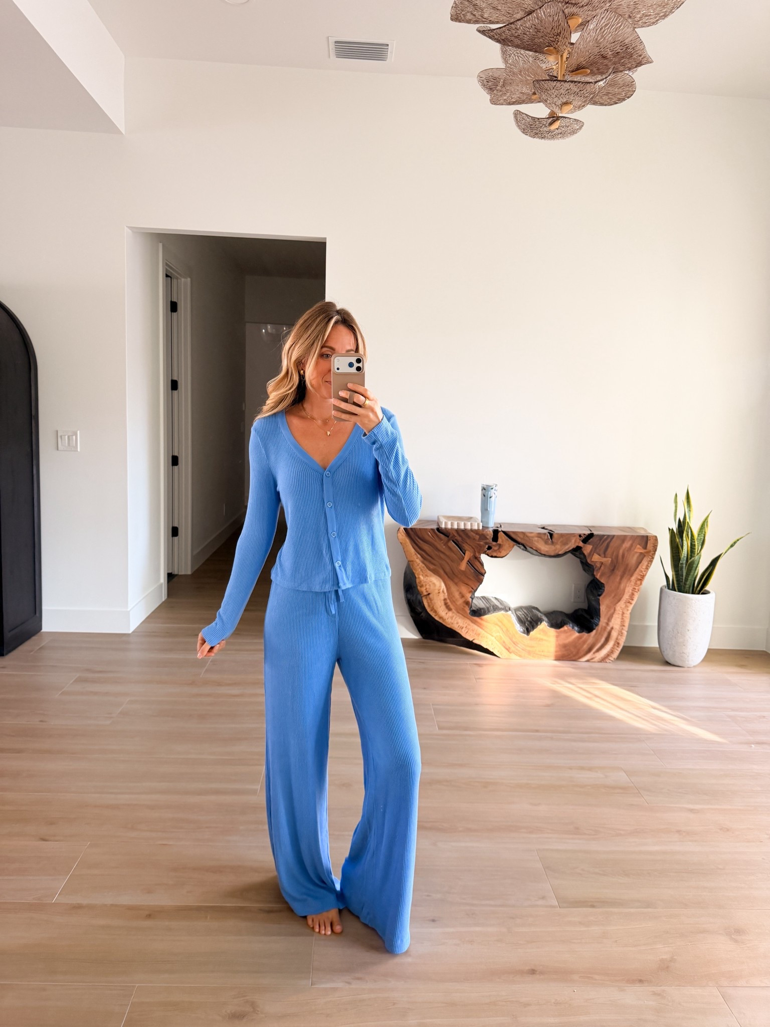 5’9” wearing a small long in the pants 

#LTKdayinmylife #LTKgrwm #LTKmomlife