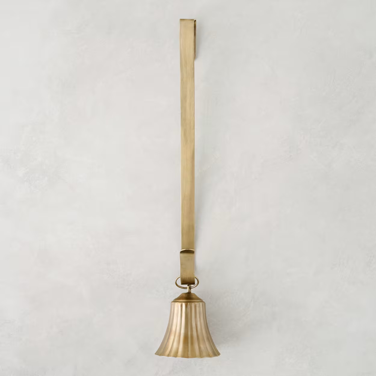 Scallop Bell Wreath Hanger | Magnolia