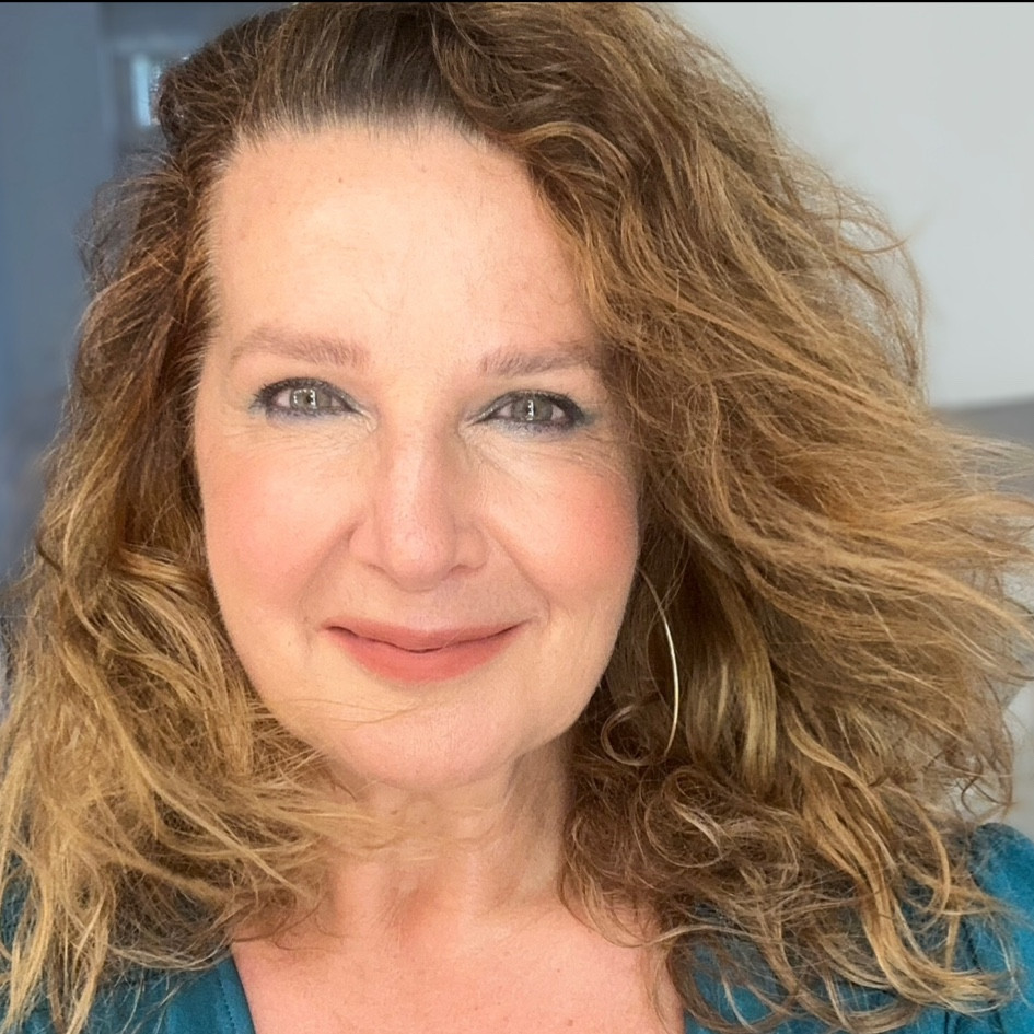 OCEAN EYES 
Tutorial @serenagoldenbaum / Instagram 
Here are the products I used 👇🏼

#LTKbeauty #LTKover40 #LTKplussize