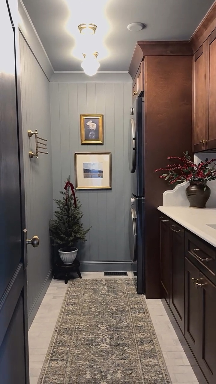 It only took me 6 months to find the perfect rug for this renovated laundry room and it was under $100🙌🏻 a win is a win, even if it’s slow 😂. I’ve officially become a person that decorates my laundry room for the holidays, just a teensy bit 🥰. Comment below and I’ll send you the link for this rug collection, it has so many gorgeous colors. #loloibfcm2025