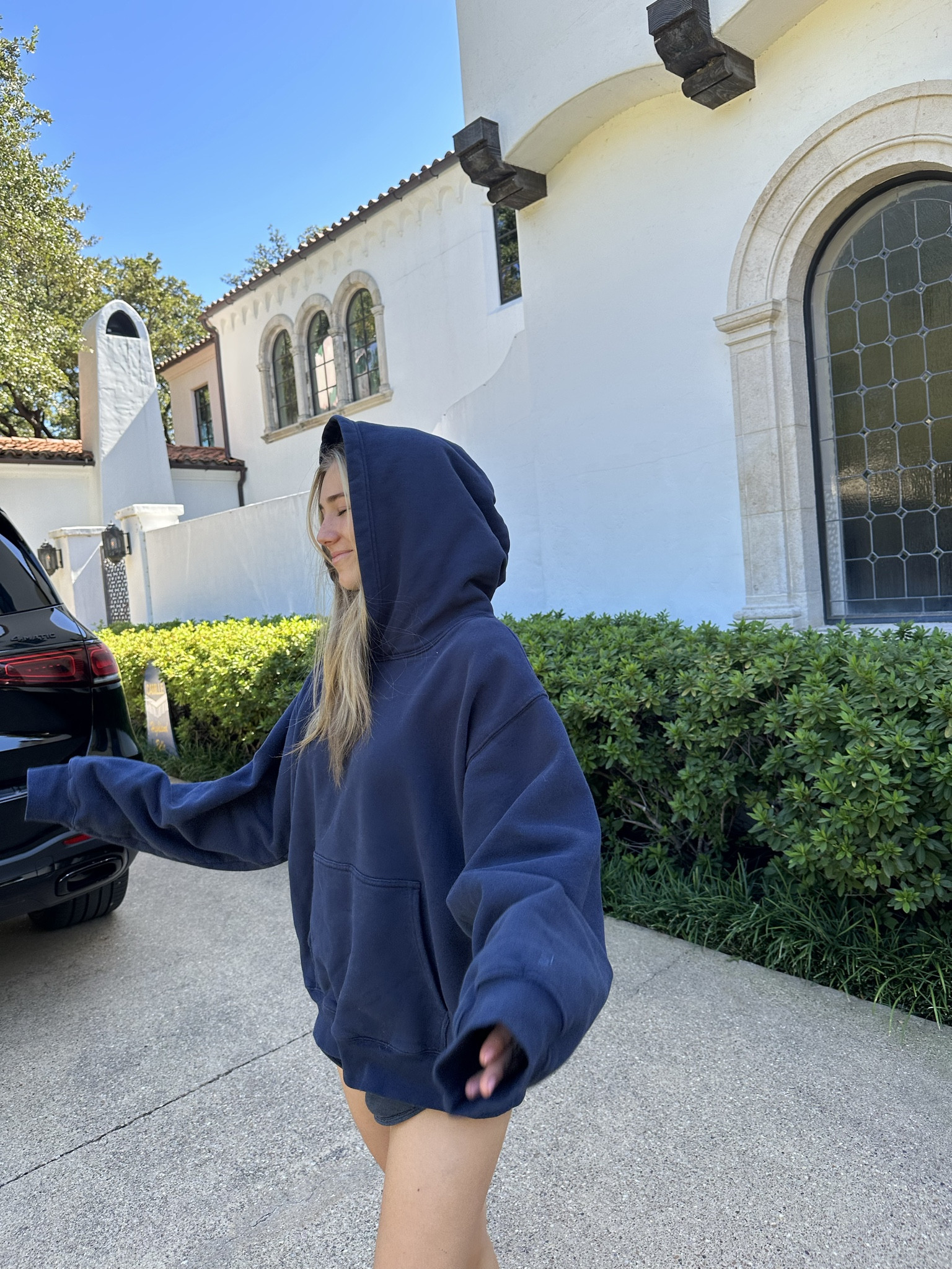 Got so many questions ab this hoodie :)