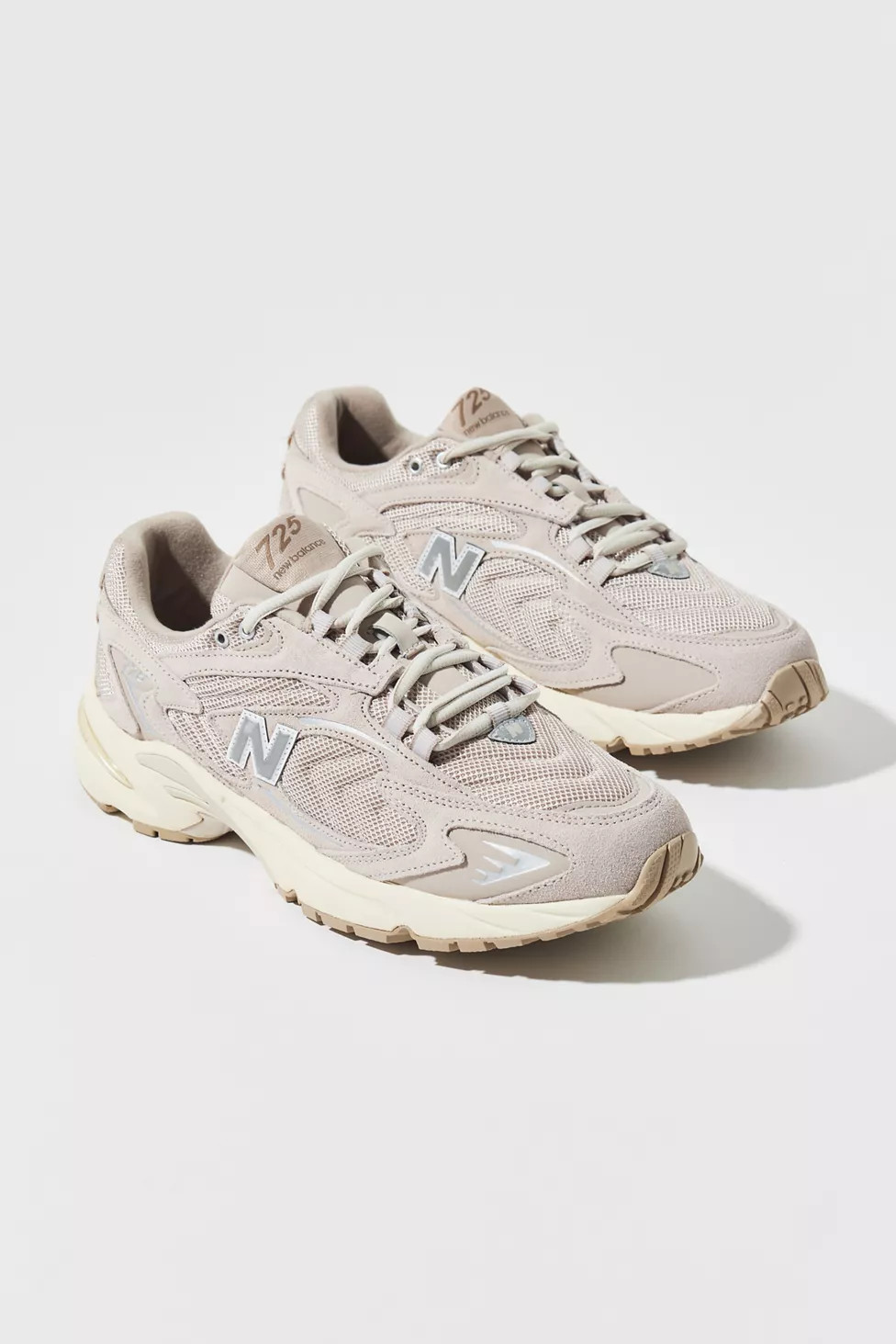 New Balance Women's 725v1 Sneaker | Urban Outfitters (US and RoW)