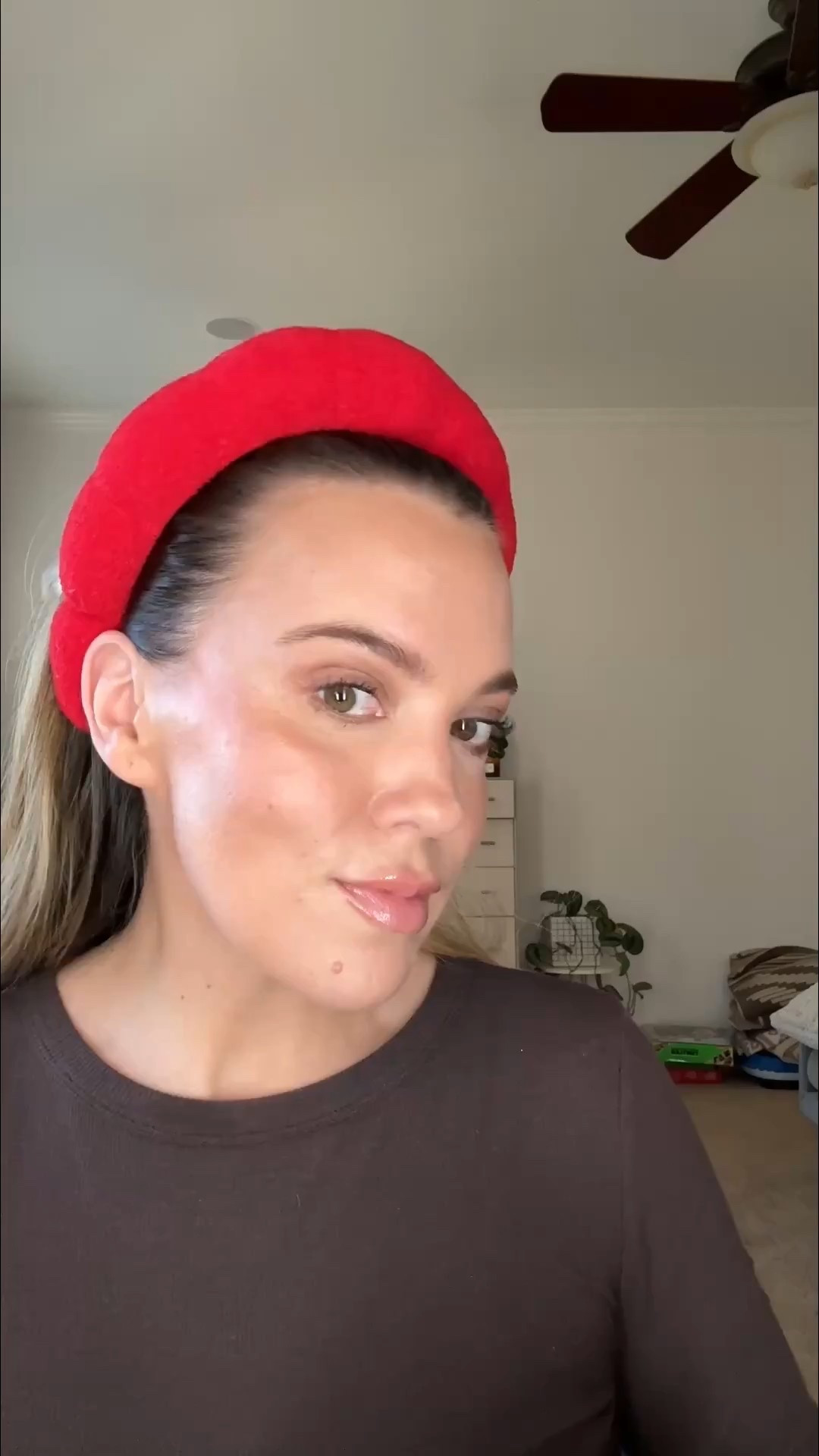 Get ready with me! Busy mom everyday makeup! Shades listed below: 

hourglass concealer Bisque 1.8
 contour: truffle
contour stick: marble 
blush: petal 
bronzer: 03
blush: sable and suede
under eye powder: peach
powder: cherry blossom 
brow: medium brown
eye palette: ethereal eyes nature 
eyeliner: depth
highlight: flaunt 
lipstick: plumeria 
gloss: 07

makeup must haves, makeup routine, easy makeup, 10 minute makeup, makeup favorites


(FB)

#LTKBeauty