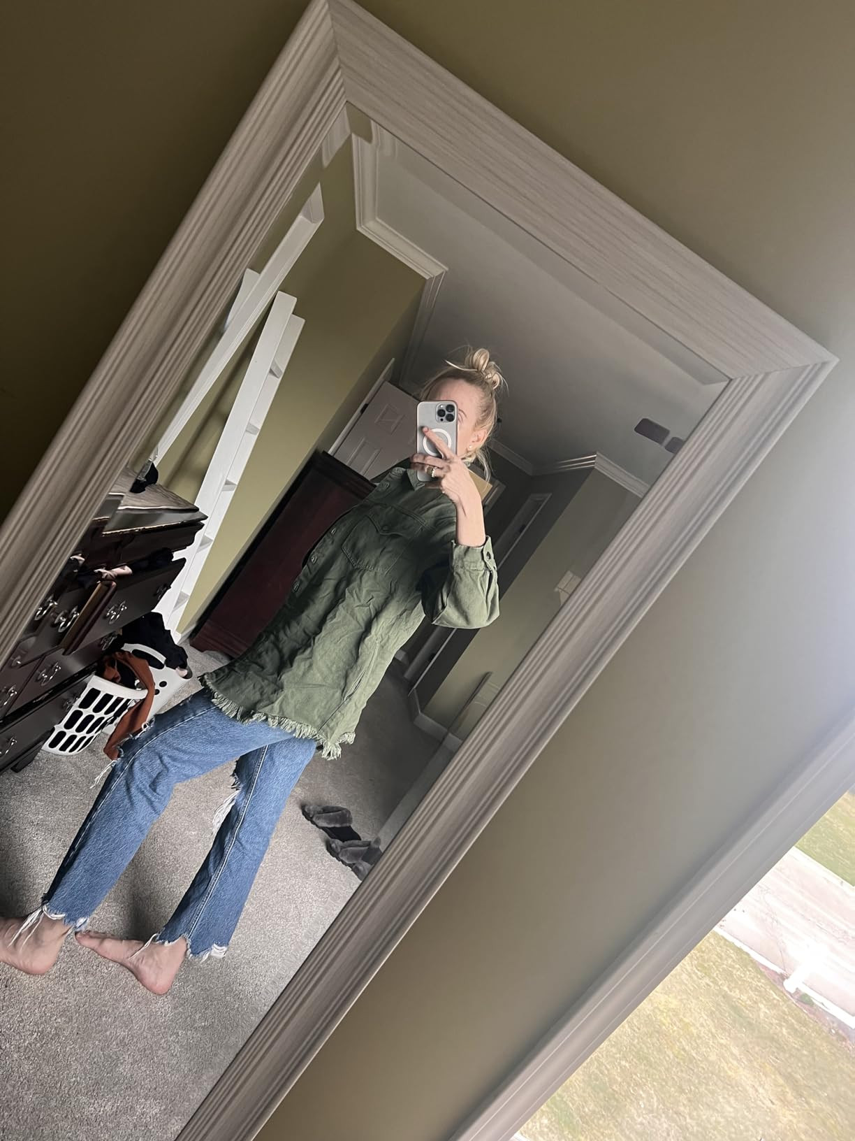 Vetinee Women’s Oversized Button Up Frayed Hem Shacket Long Sleeve Pockets Denim Jean Jacket | Amazon (US)