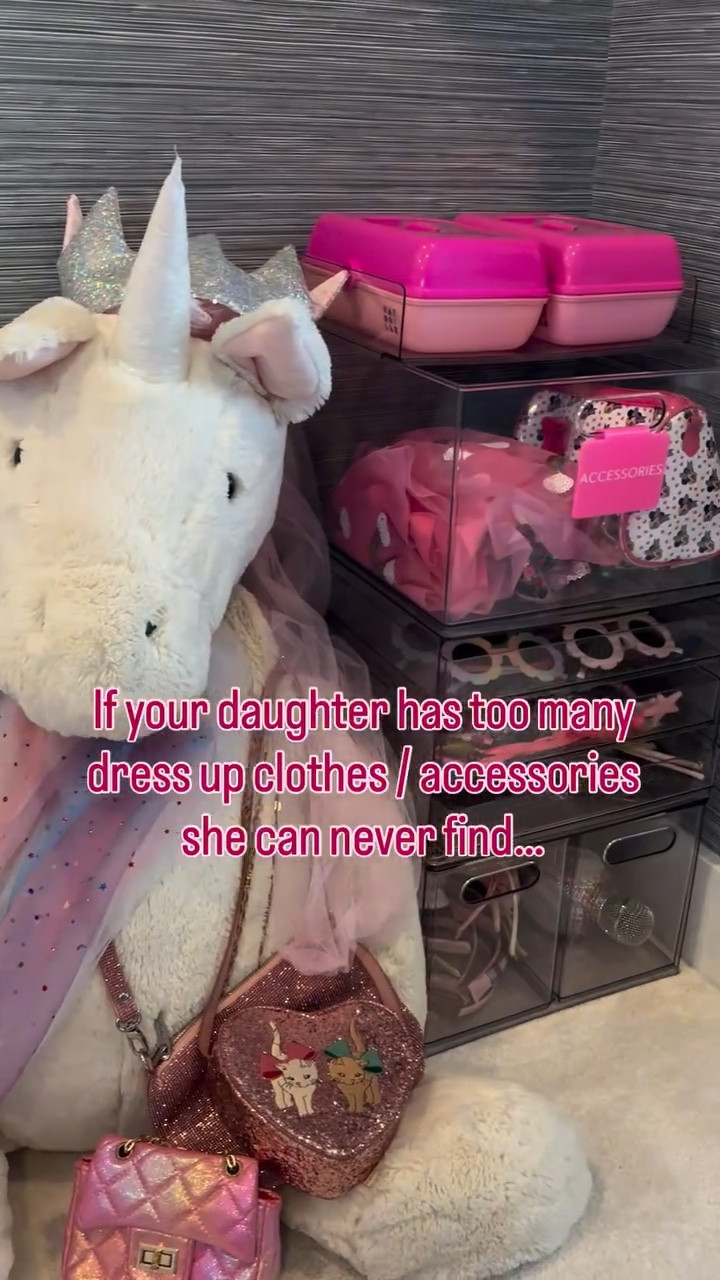 Don’t forget to dress up the stuffed animals 💕

Comment shop