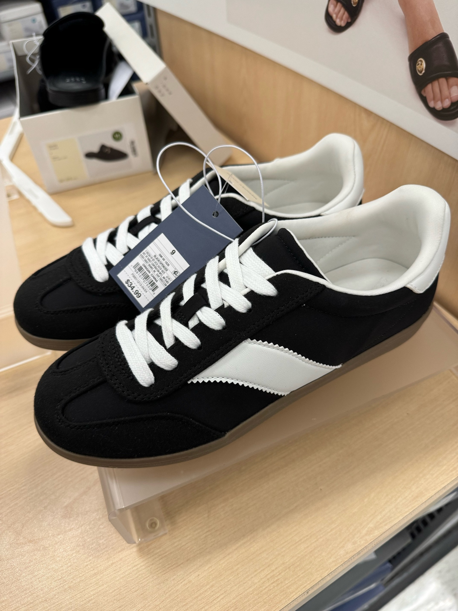 Spencer Fashion Sneakers With Memory Foam Universal Thread White & Black Size 8 Women main image 2