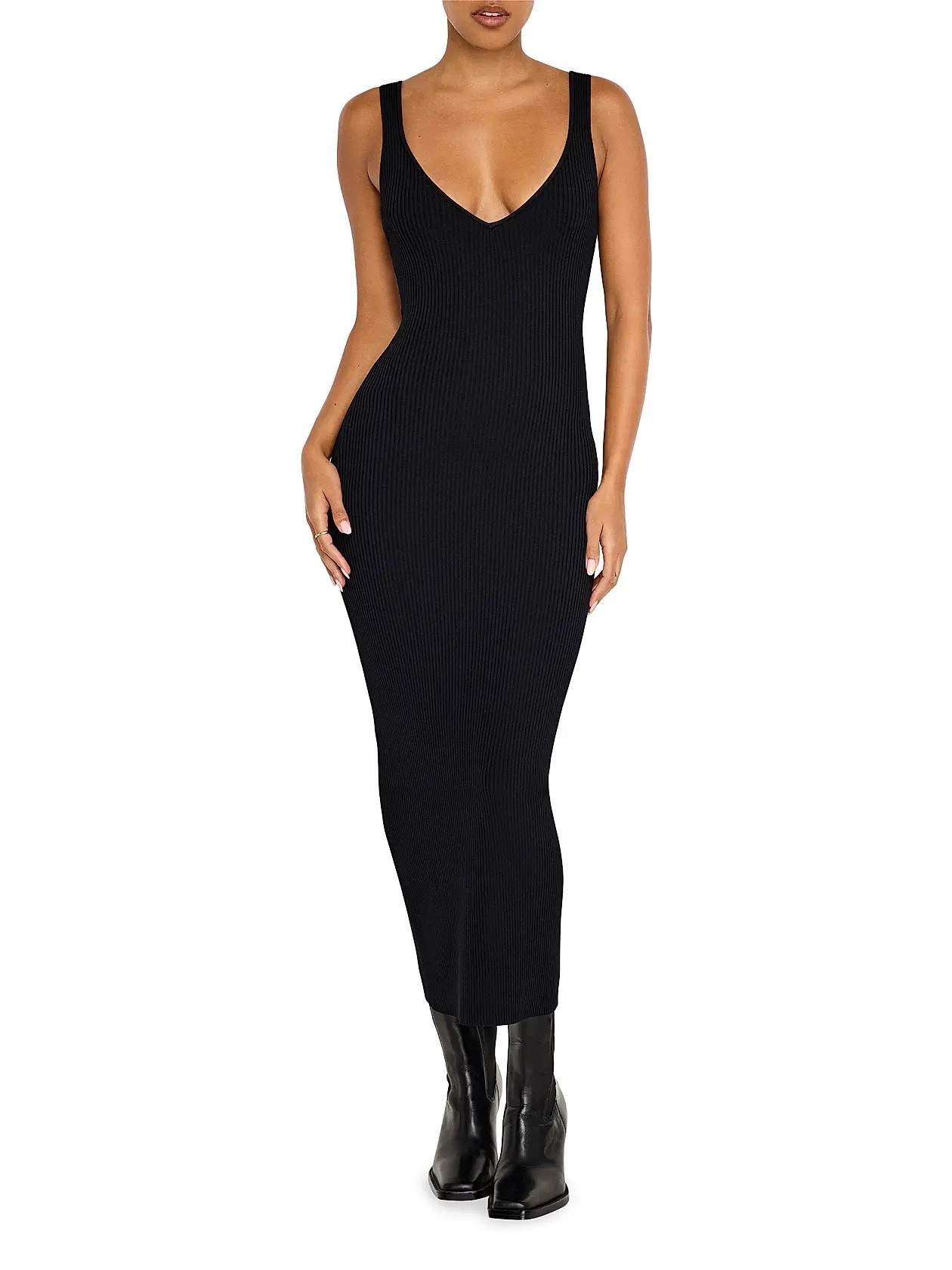 @nordstromrack Good American's Virgo body-con dress flaunts a V-neck and sleeveless cut, finished in a timeless rib-knit. #NordstromRackPartner #RackScore