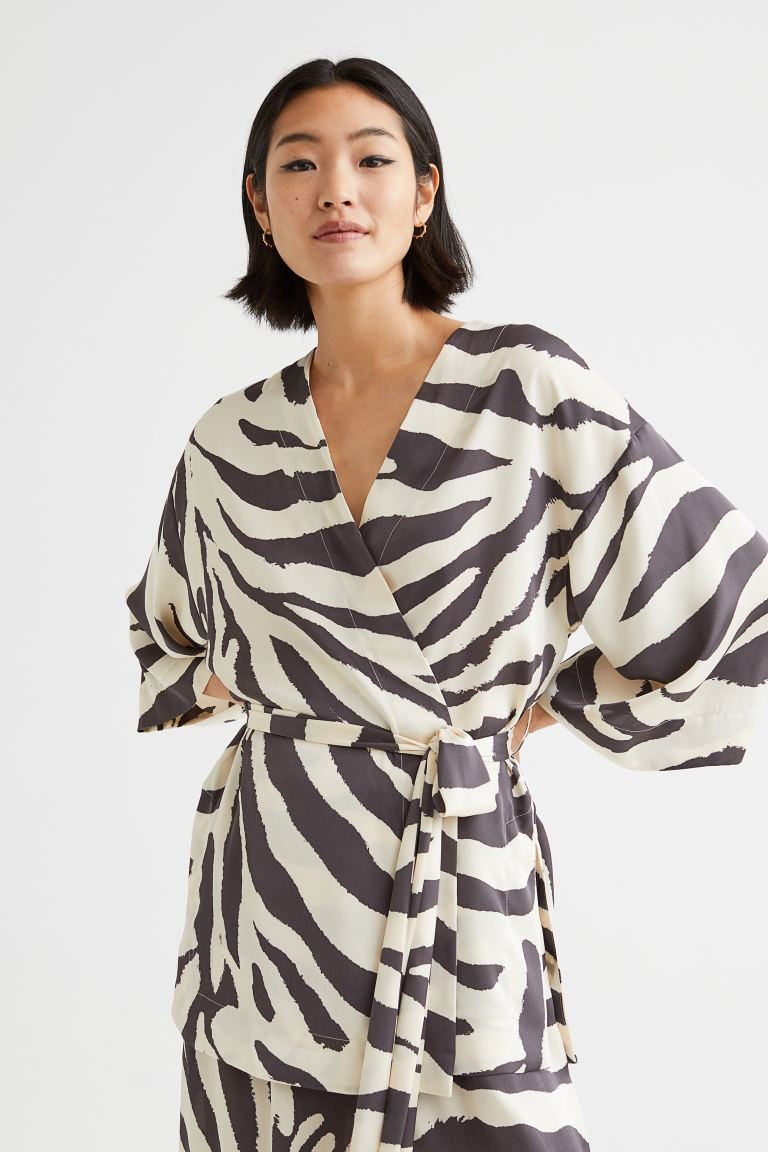 Conscious choice  New ArrivalBlouse in a patterned weave with a slight sheen. Relaxed fit with a ... | H&M (US + CA)