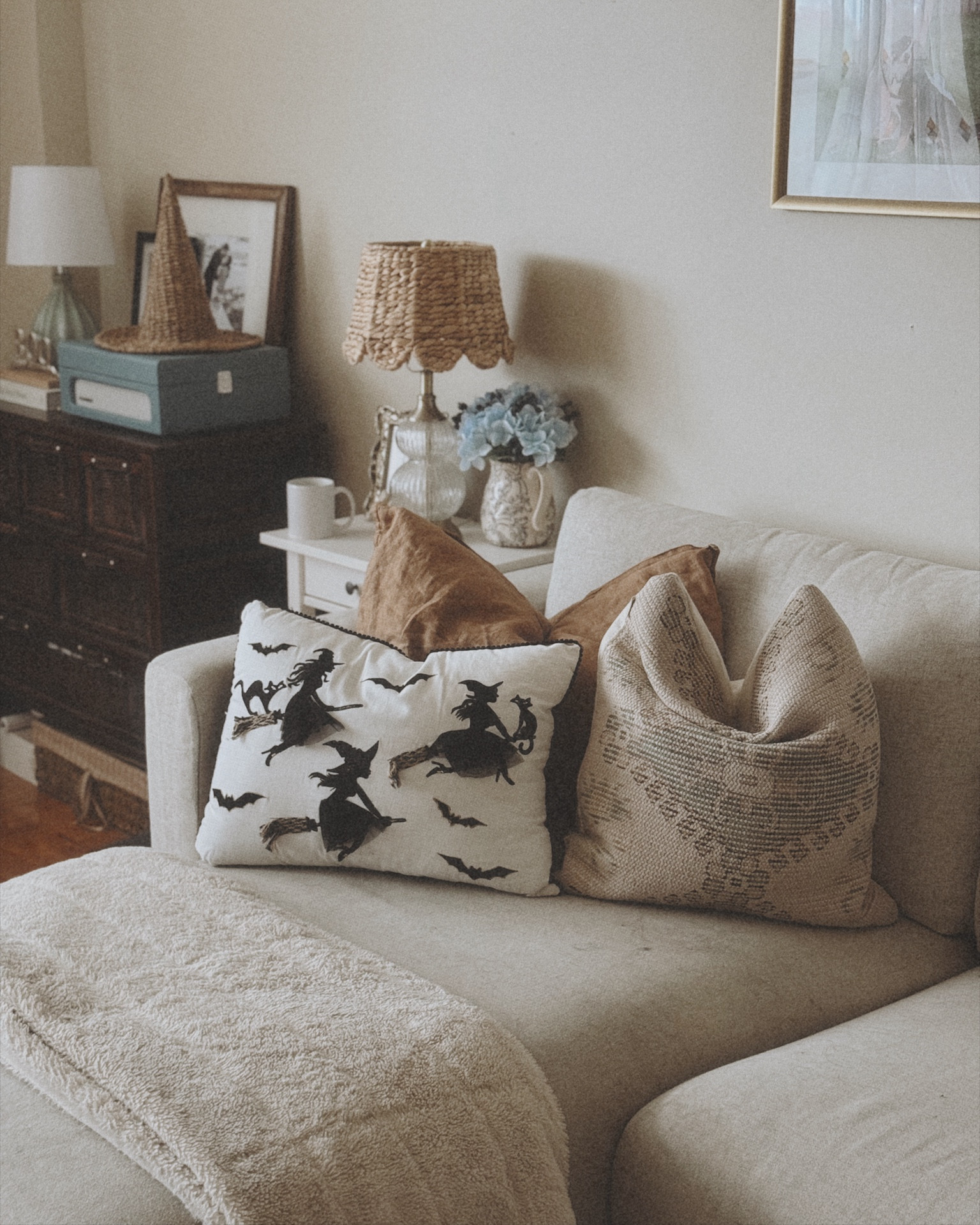 Big fan of cozy, cutesy Halloween 🦇

#LTKautumn #LTKstyletip #LTKcasa