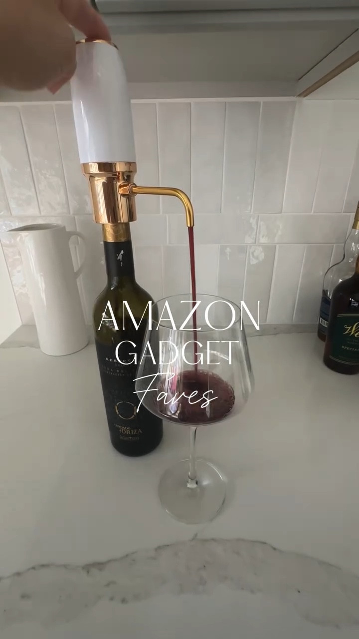 Happy Friday friends!🙌🏼

Sharing some of my favorite like nifty gadget items around here. 

The wine Aerator is so pretty and makes a great gift🍷

I think the last one is still my fave though🤗



#amazongadgets #homegadgets #amazonhomefinds #amazonwineaerator #viralpaintbrush