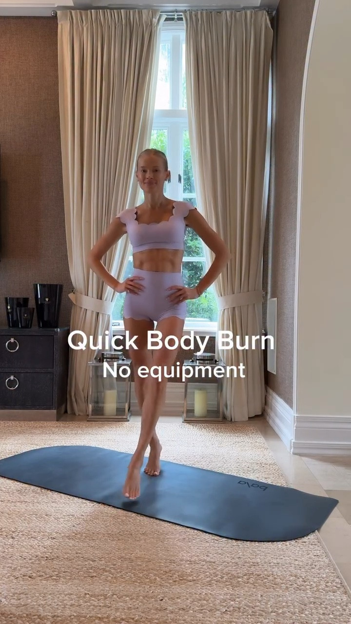 Quick Body Burner 🔥SAVE this for the next time you want to get a workout in but you’re in a hurry or traveling and still want to feel good about getting a workout in 

Repeat the circuit 3 times (45 sec per move) with rest 20 sec between each

#fullbodyworkout #fullbodyburn #workoutsforwomen #athomeworkouts