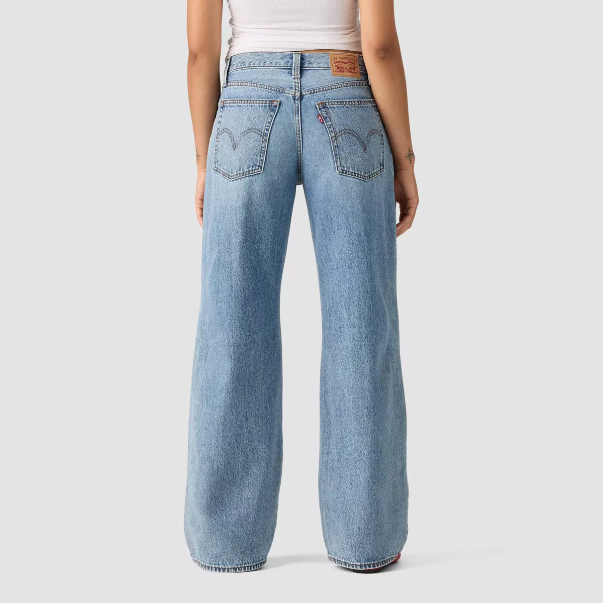 Levi's\u00ae Women's Twisted Vibe Middy Balloon Pant Medium Wash 27 | Target