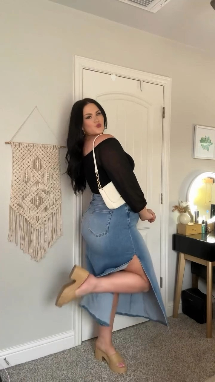 how are we feeling about the midi denim skirts 👀 I think it’s cute as we head toward fall & since I’m working on finding a style I like anyway, it’s just fun to play around with! 🤷🏻‍♀️

Wearing size XL in the top, and 1X in the skirt! 💕


#LTKMidsize #LTKStyleTip #LTKPlusSize