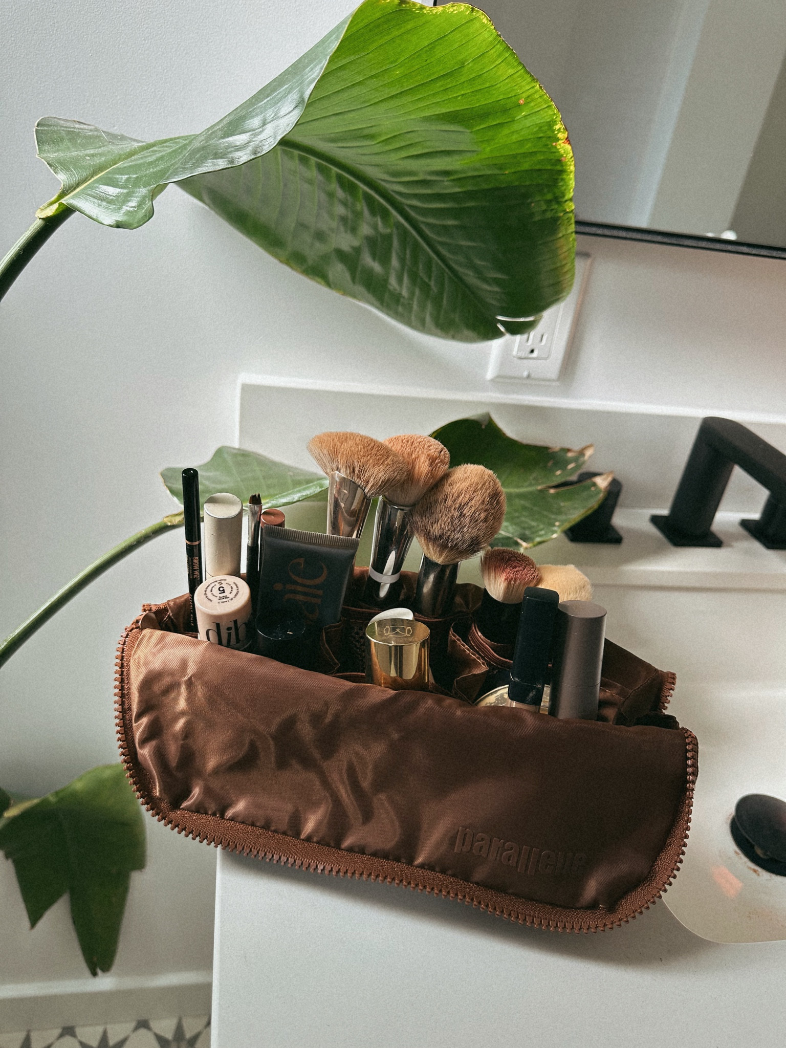 A gift for the girl that has everything! Makeup bag

#LTKHoliday #LTKSeasonal #LTKGiftGuide