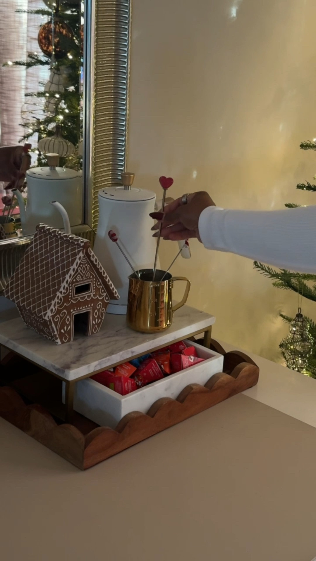 Christmas tea station!



#LTKHoliday #LTKHome #LTKSeasonal