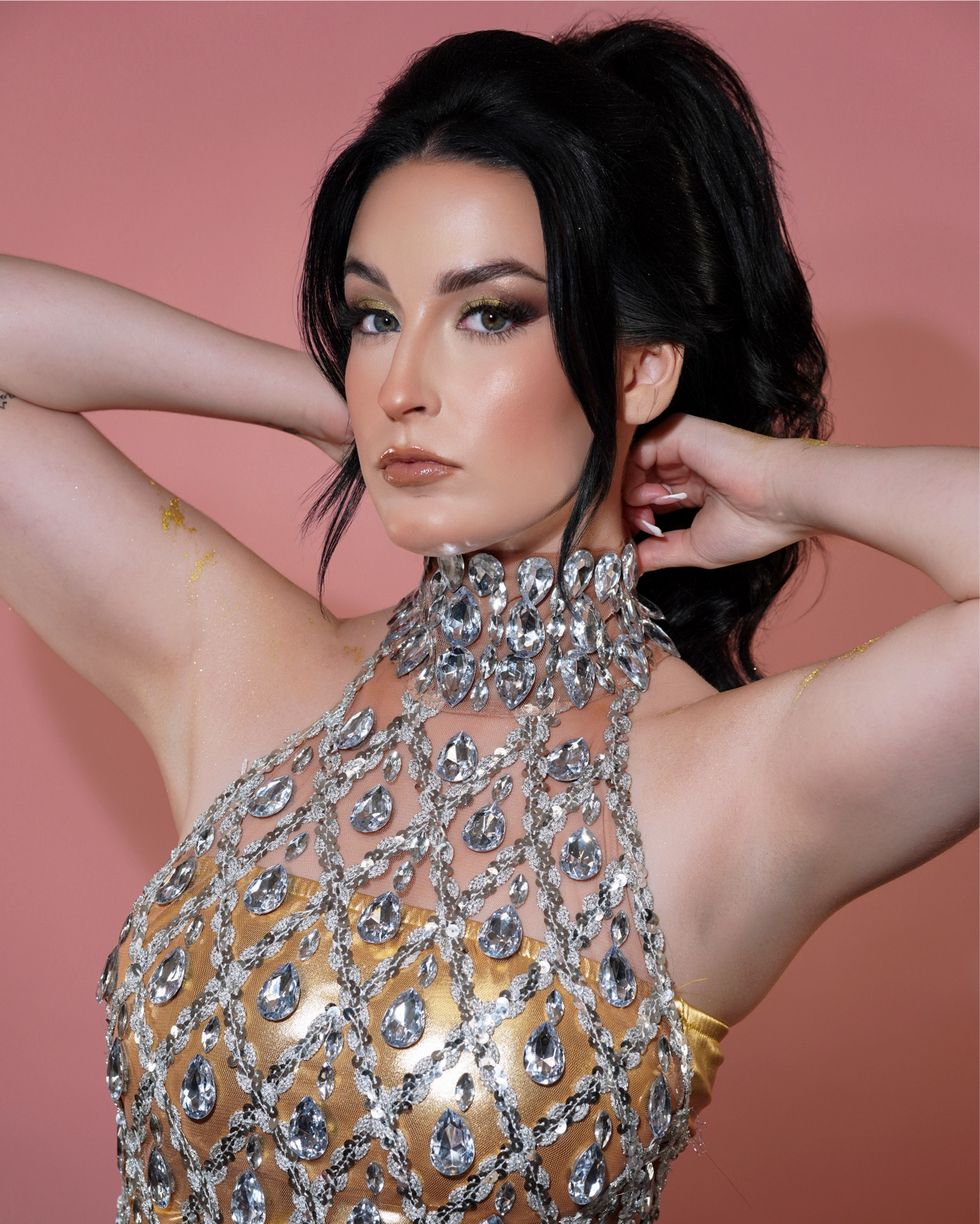 She woke up like this… 💫✨
Dripping in gold and giving goddess energy. This is what luxury glam should look like.

@makeupbyvay x @hair.by.meli x @officialyvia 

Booking now for glam that turns heads. Tap the link in bio to secure your spot with @makeupbyvay located @holabonita_odessa and @hair.by.meli located @hola_boniita midland. Because flawless isn’t a look. It’s a standard.✨

#LuxuryGlam #makeupbyvay #HairByMeli #GoldGlam #GlamSquad #OdessaTxMua #MakeupArtist #HairStylist #LuxuryMakeup #avantegardemakeup #creativemakeup #hair #makeup 
