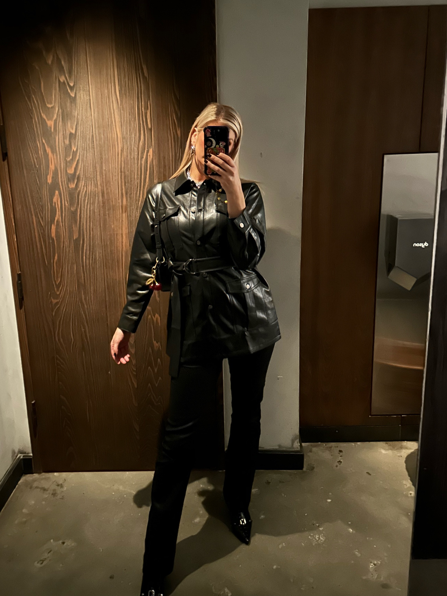 Night out 🖤 #jeans #longjeans #tallgirl 

#LTKMidsize
