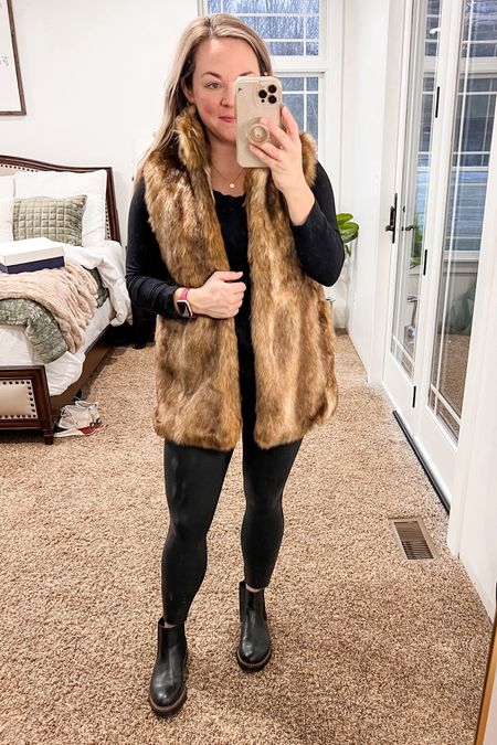 Chelsea boots outfit with faux fur vest. How to style Chelsea boots. 

#LTKstyletip