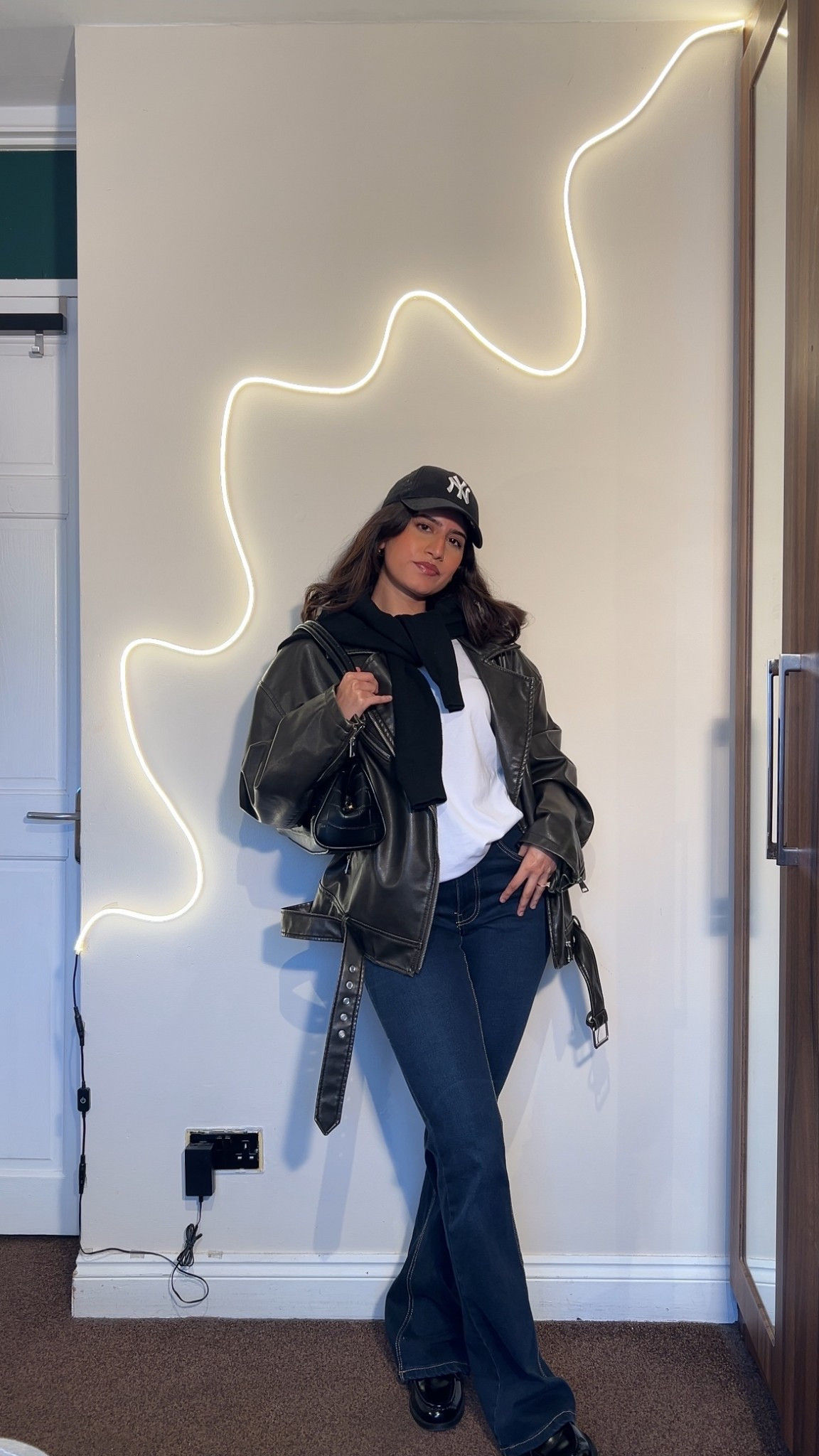 Styling dark wash flares 🤍