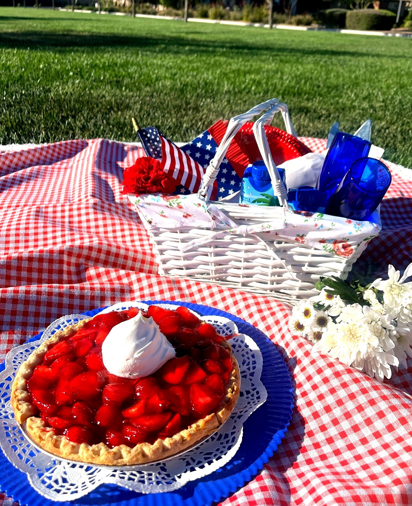 There’s nothing better than enjoying time outside in the summer! So grab your favorite foods and create the perfect picnic with these must have outdoor essentials.
#summer #fun #memorialday #4thofjuly #familyfun

#LTKfoodie #LTKmomlife #LTKdayinmylife
