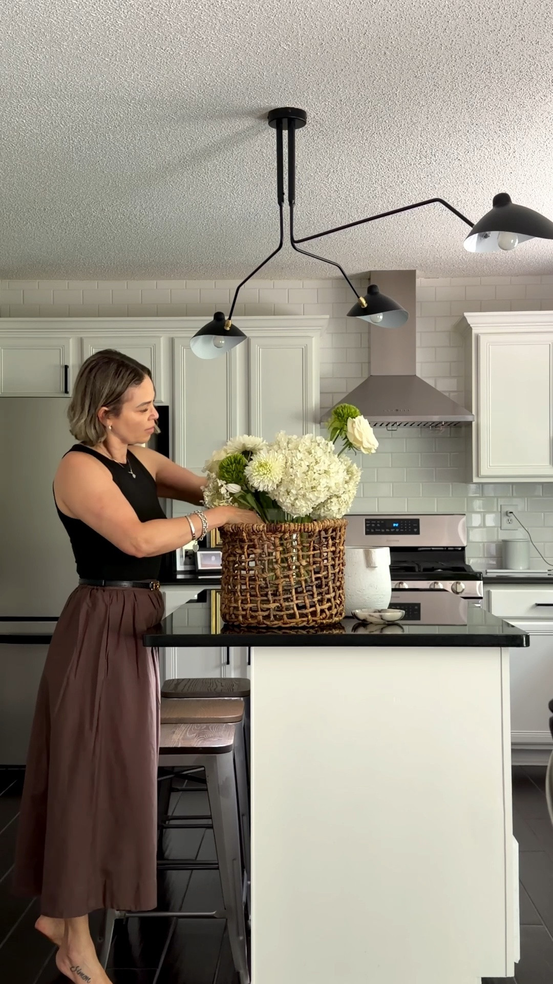 Fresh flowers Thursday🤍✨

#home #fresh #flowers #kitchen

#LTKSeasonal #LTKOver40 #LTKHome