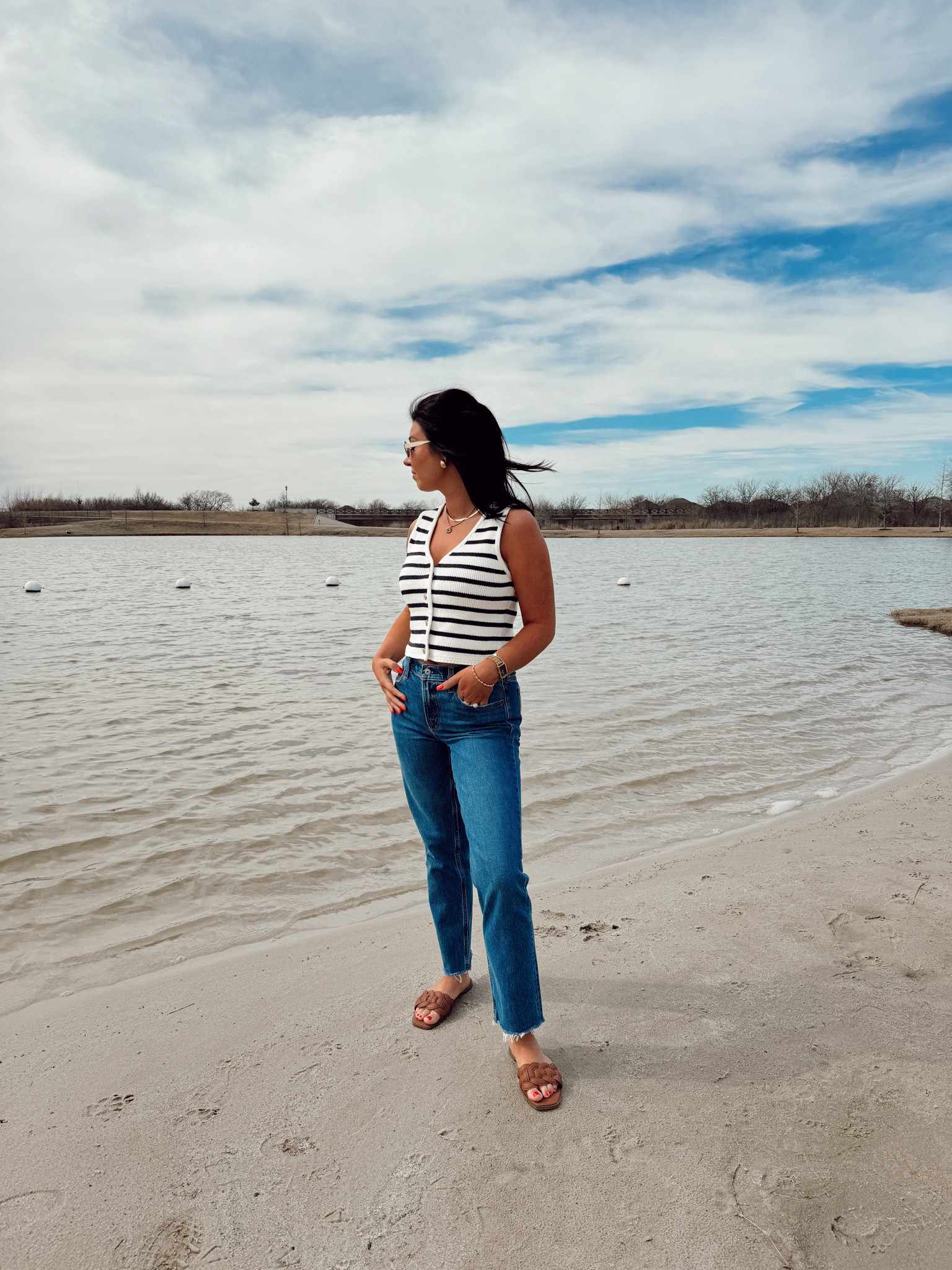 Happy Denim Sale!! These are my favorite pair of Abercrombie jeans to date. They are a midrise straight fit and I get them in my true size 29 but I do a short for a bit of a cropped length. Use my code “AFSHELBY” to get an additional 15% off on top of the sale 

#LTKstyletip #LTKMostLoved #LTKsalealert