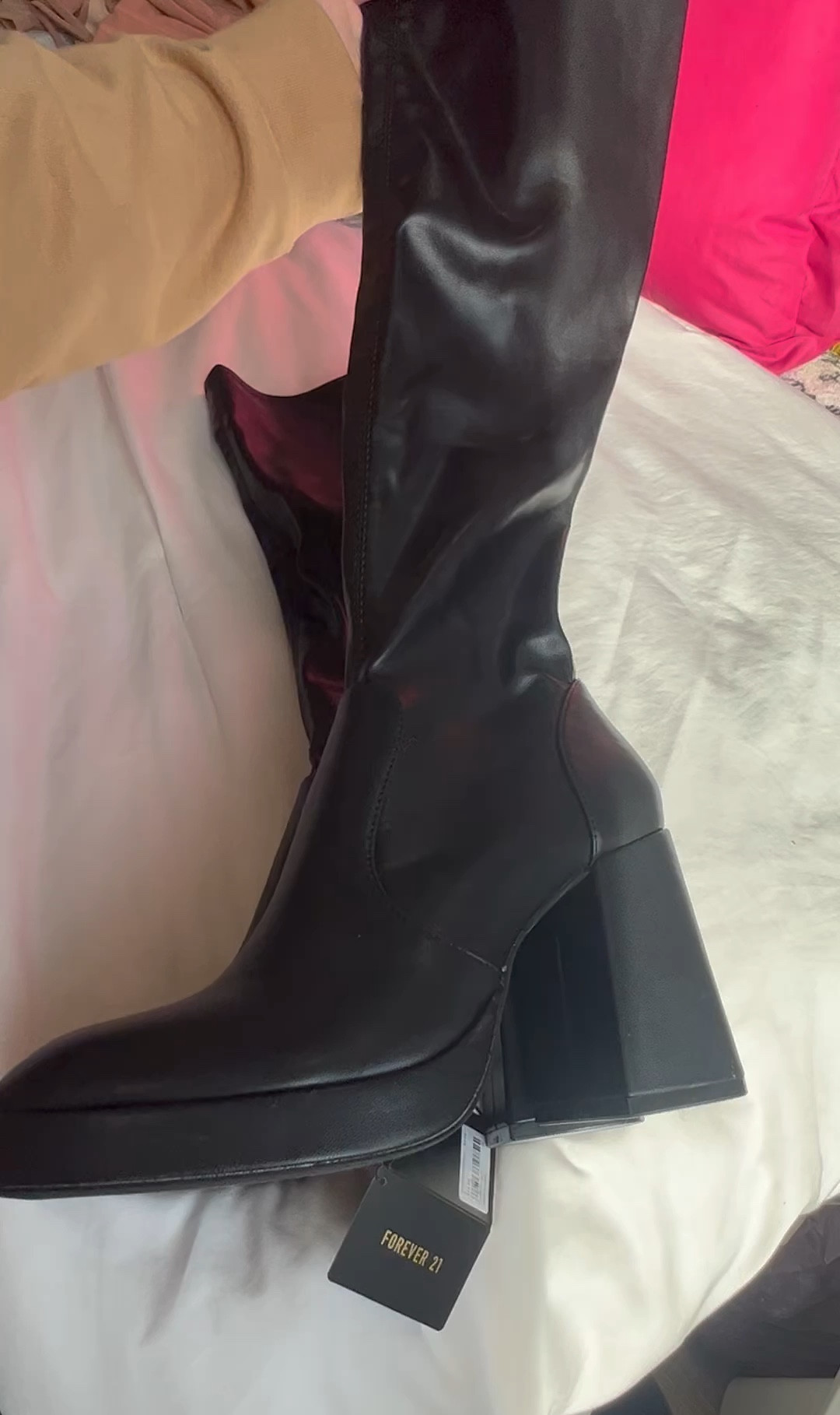 Platform boots with a chunky heel from forever21 

#LTKSeasonal #LTKstyletip #LTKVideo