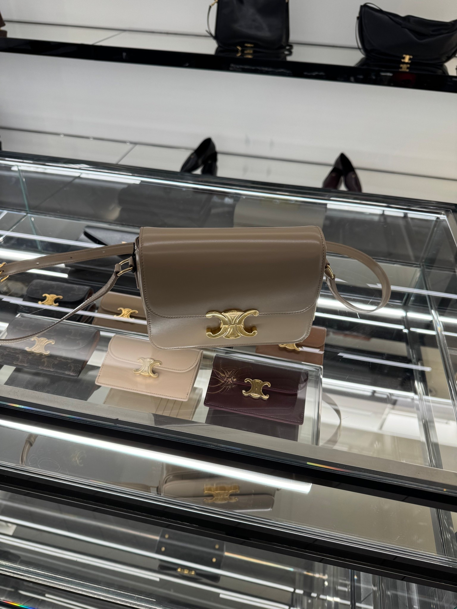 Got a new Celine bag for Christmas 😍🎄🎁

#ltkitbag #celinebag #crossbodybag #celine #streetsyle #giftguide #christmaspresent #carmenjarawittich

#LTKdeutschland #LTKluxury #LTKeurope