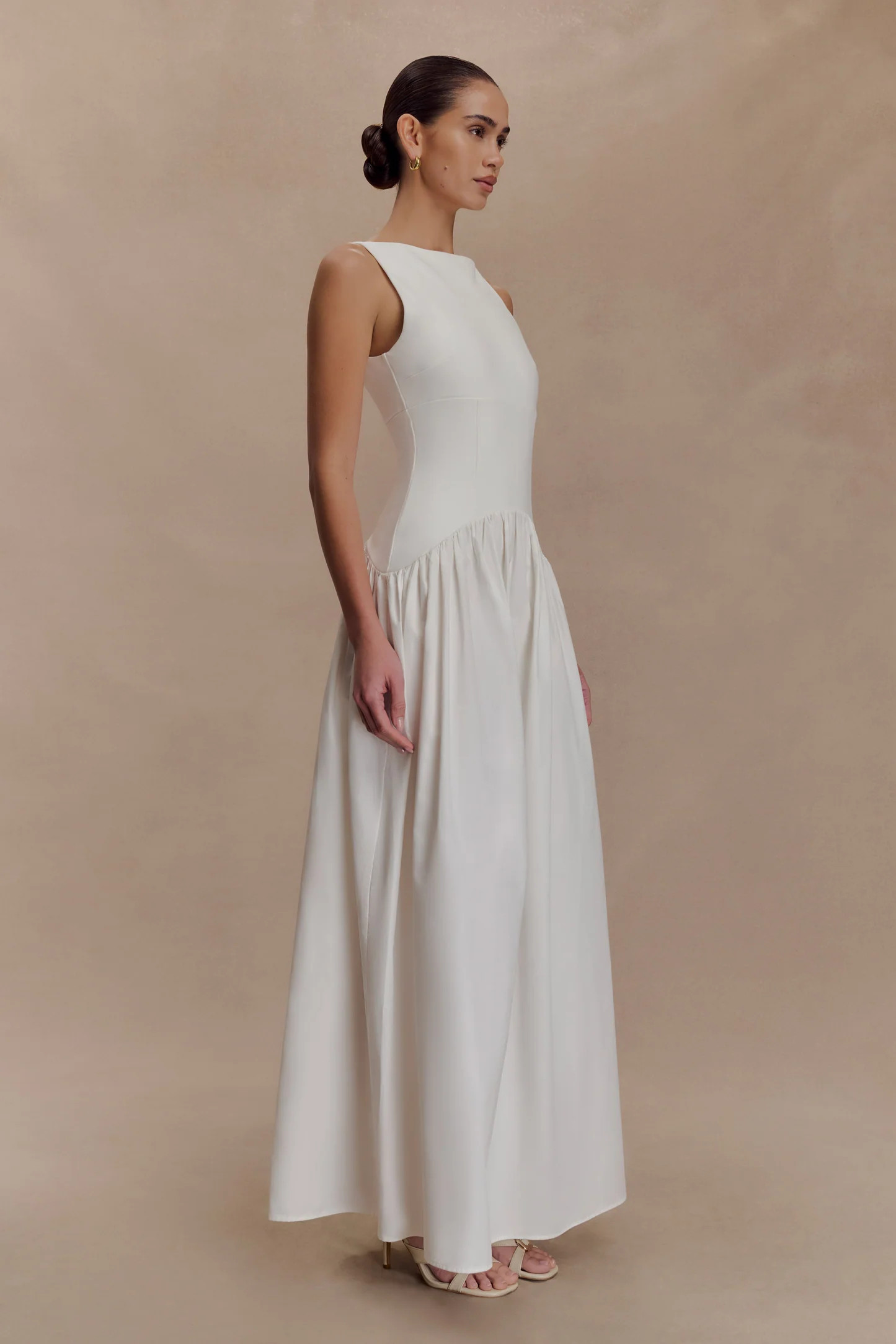Contrast Sleeveless Maxi Dress - White | MESHKI US