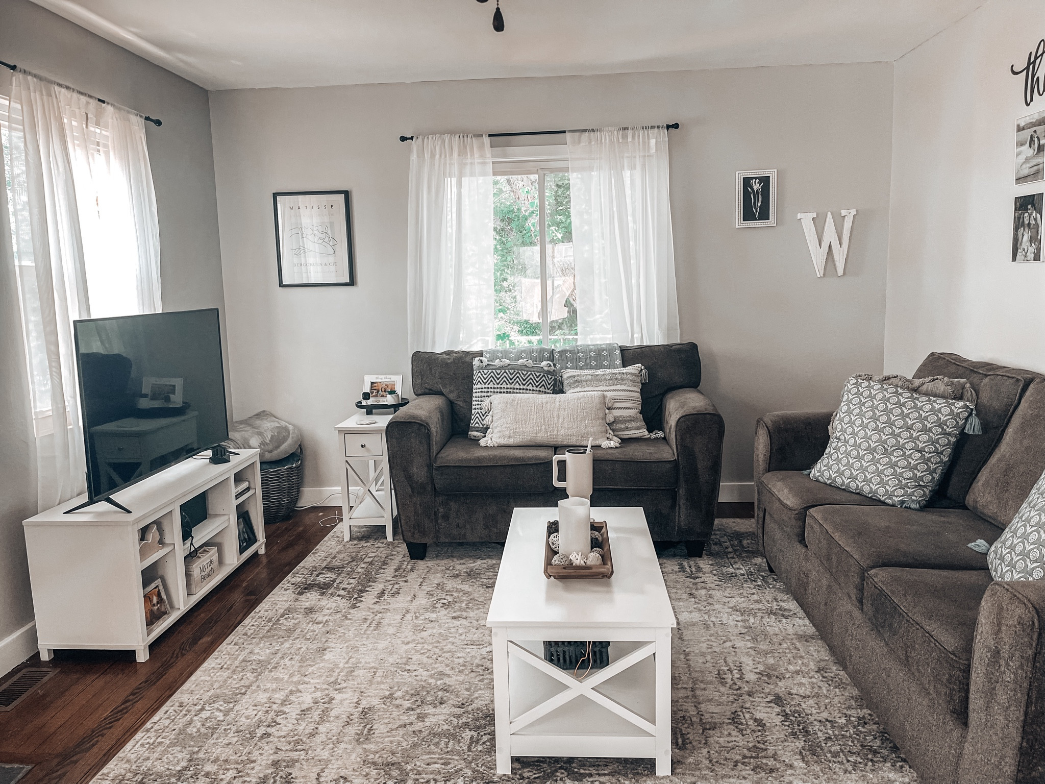 Updated living room 💙

#LTKSaleAlert #LTKFindsUnder100 #LTKHome
