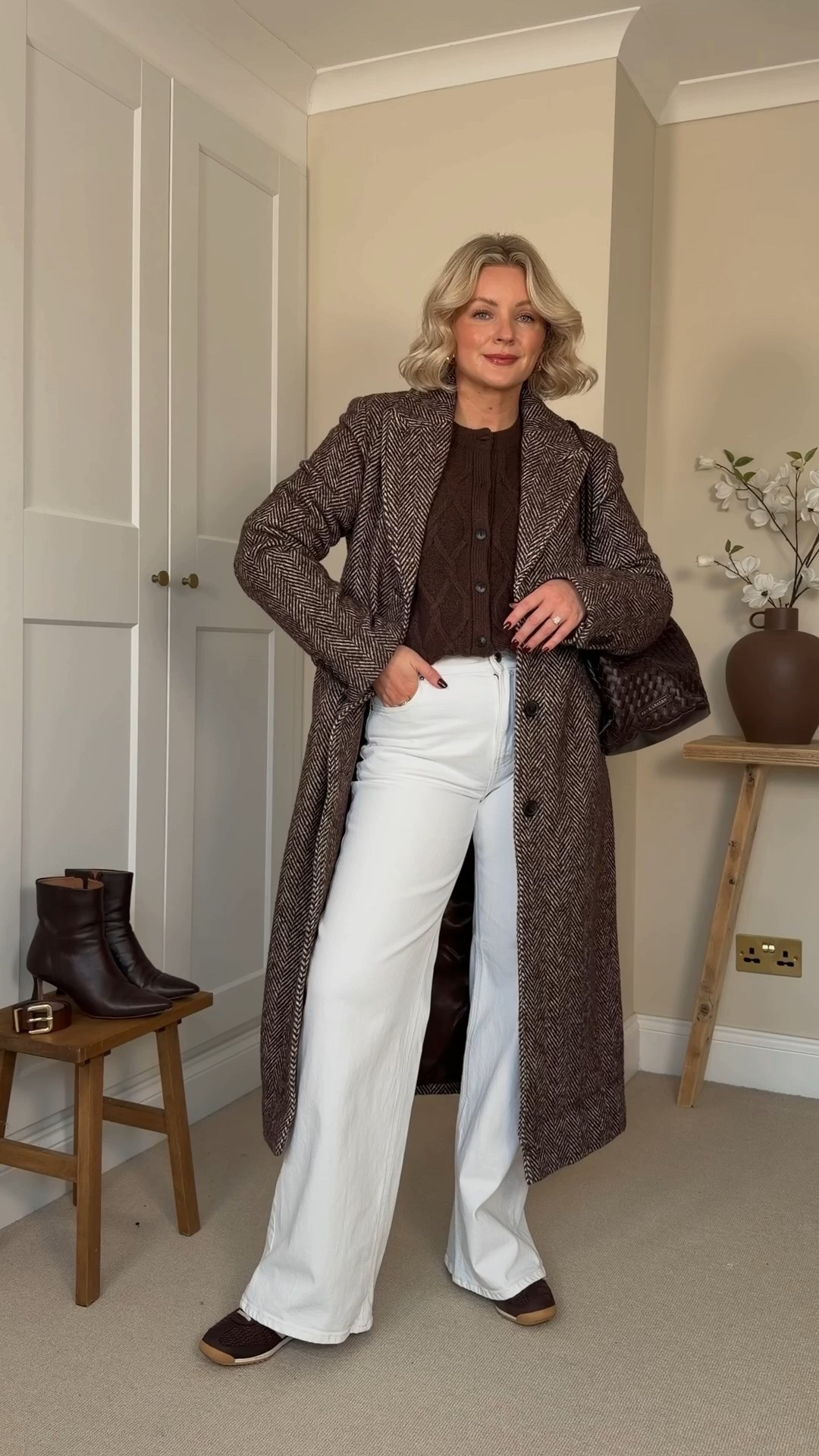 30% off everything at Abercrombie PLUS code AFLAURA will give you an extra 15% off! (24th Nov - 1st Dec) 

What I’m wearing…
What I’m wearing on my size 10 5’4 body…

LOOK 1
High Rise 90s Relaxed Jean (white w28) 
Cable-Knit Crew Cardigan brown (size s) 
Wool-Blend Tailored Topcoat brown (size S, Tall length as I like it longer)

LOOK 2
Double Zipper Cable-Knit Cardigan cream (size s) 
Curve Love High Rise 90s Relaxed Jean (medium wash w27) 
Wool-Blend Tailored Topcoat brown (size S, Tall length as I like it longer)
High Rise Vintage Straight Jean (dark wash w28) 

LOOK 3 
A&F Zoe Bra-Free Long-Sleeve Lace Top (size s) 
Satin Pull-On Pant brown (size S) 

LOOK 4
Flannel Sleep Shirt (size S) 
Flannel Sleep Pant (size S) 
