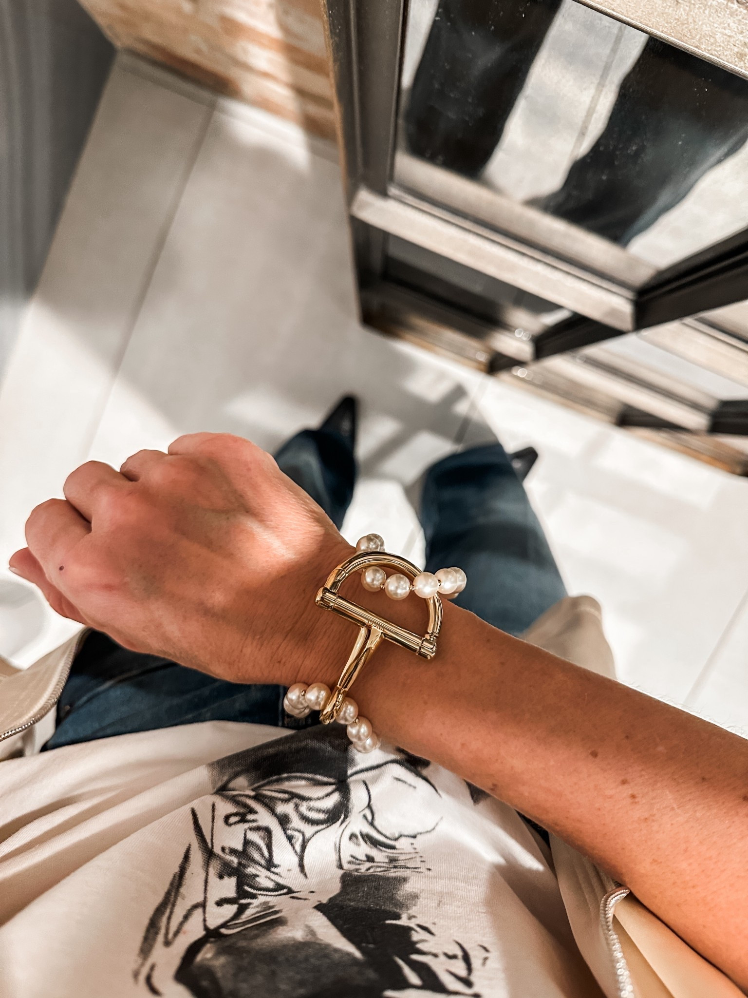 Gucci pearl bracelet- luxe gift idea
date night
new year’s eve style
trouser jeans

#LTKOver40 #LTKHoliday #LTKGiftGuide