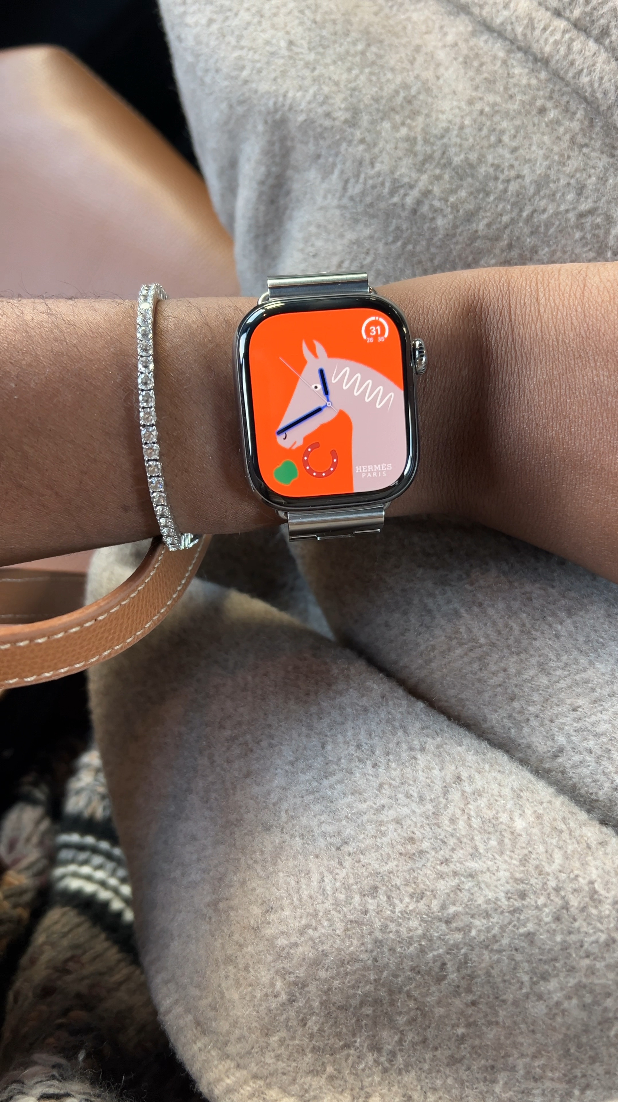 My favorite Hermes Apple Watch and bracelet combo 🤍