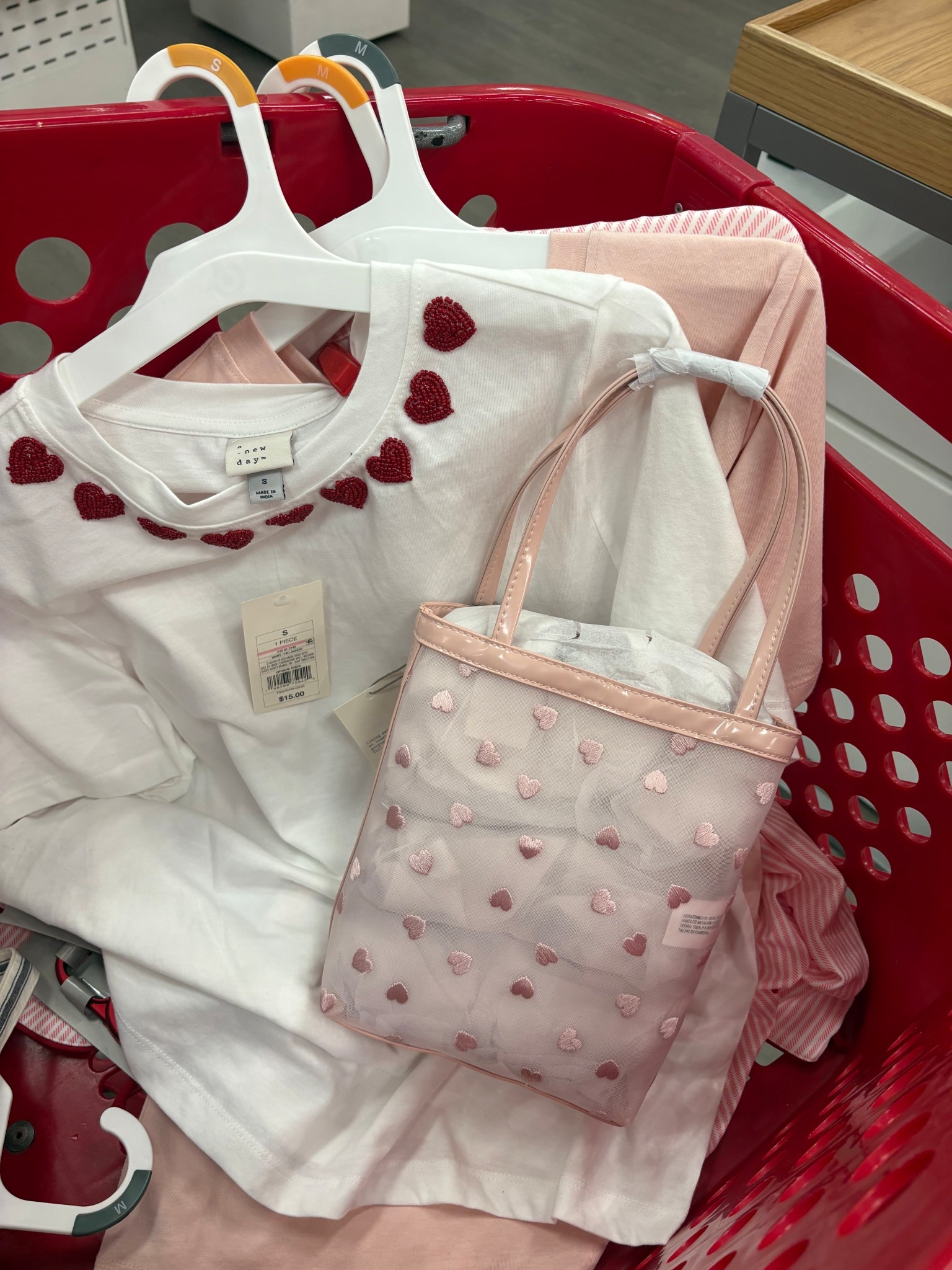 A little pink & red moment ♥️

Valentine’s Day/ ootd/ trending/ bag/ target finds

#LTKootd #LTKSeasonal #LTKValentine