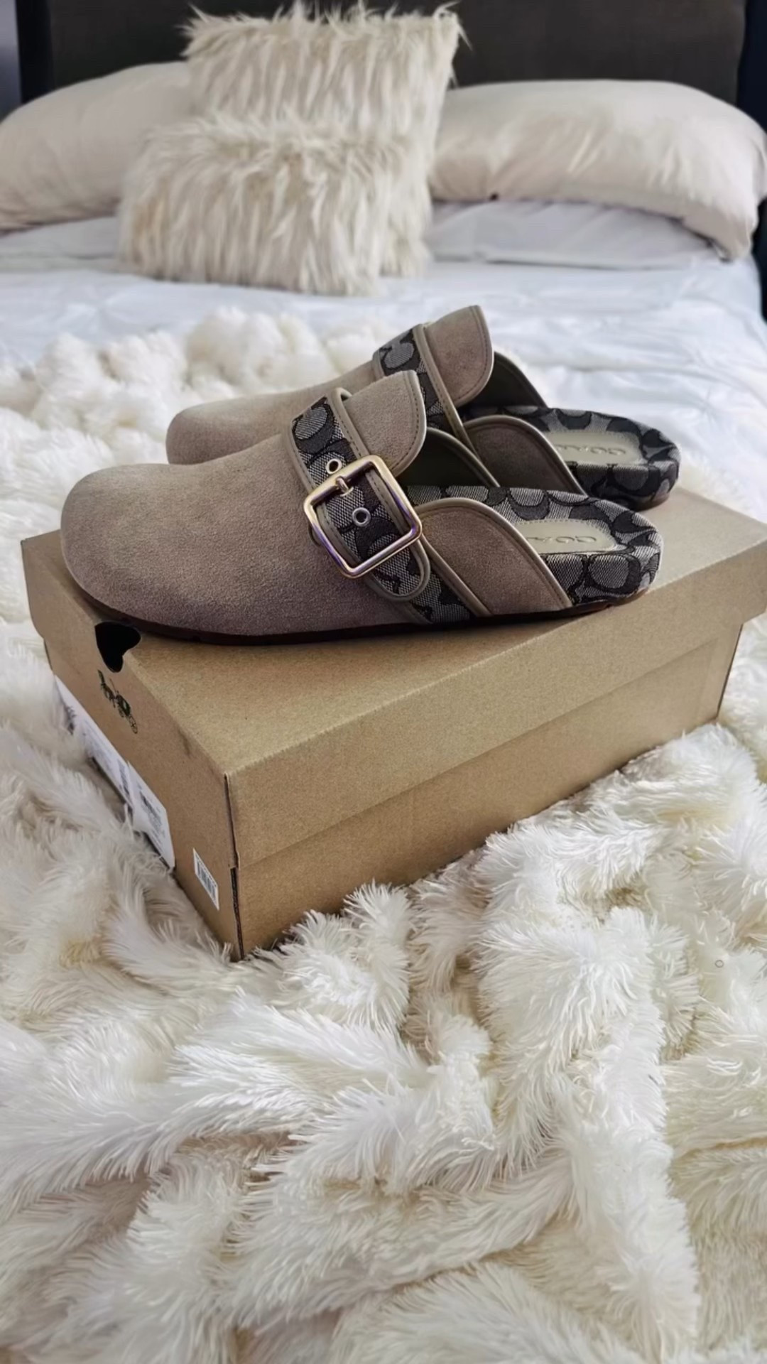 These JACQUARD Coach Clogs are super comfortable, and stylish! I would definitely wear them on a daily basis ...even during the fall season! 👡👡

Fall fashion 2025, Fall outfit ideas, Fall fashion trends
Cozy fall outfits, Chic fall style,
Fall fashion for women over 50, Autumn wardrobe essentials,
Fall  street styleSweater weather outfits, Fall OOTD, footwear 

@macys @coach 

#macyspartner 
#SeasonOfStyle #CozyAndChic

#LTKShoeCrush #LTKStyleTip #LTKSeasonal