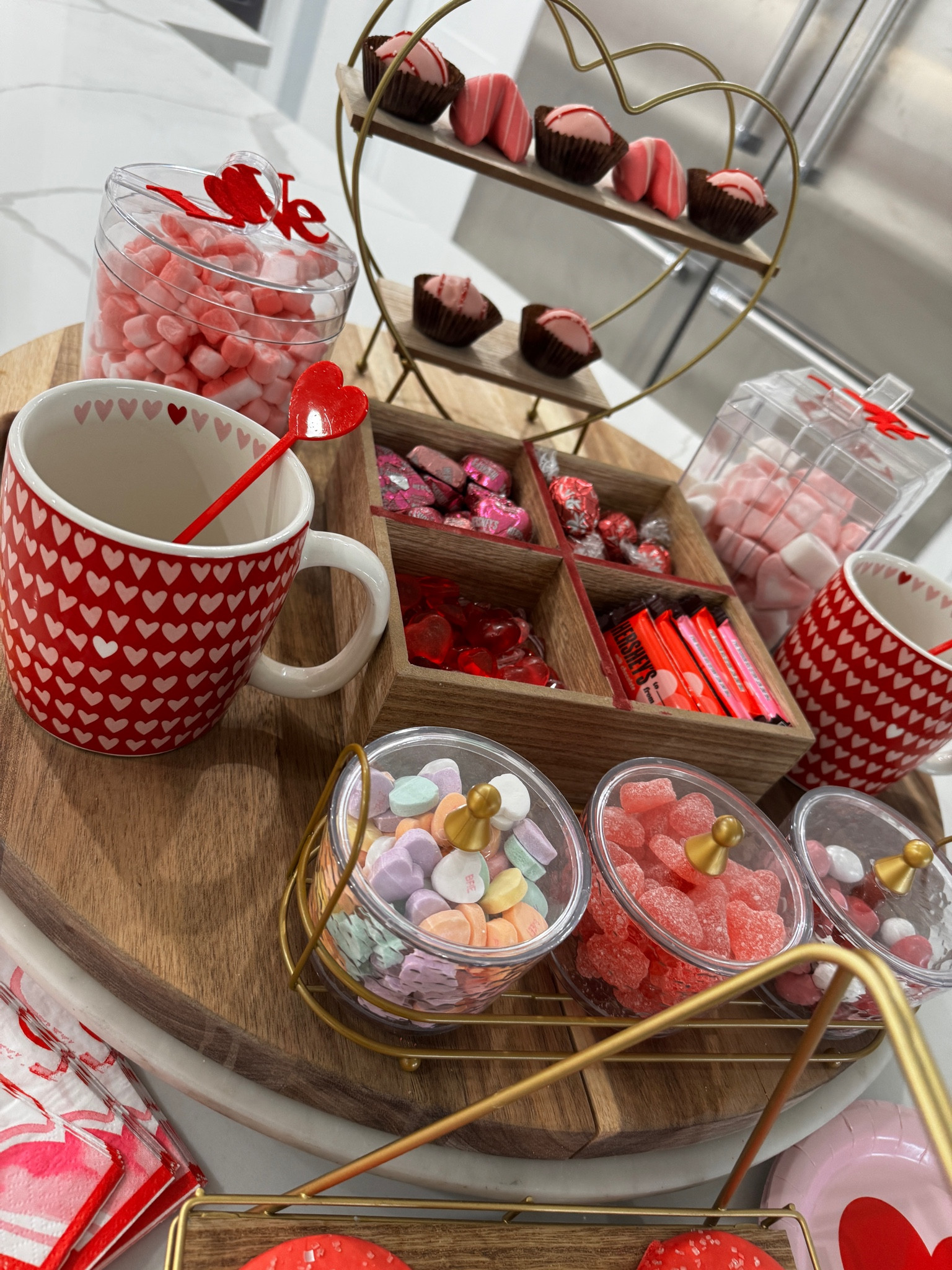 Hot cocoa and candy bar 🍫❣️

#LTKGiftGuide #LTKSeasonal #LTKMostLoved