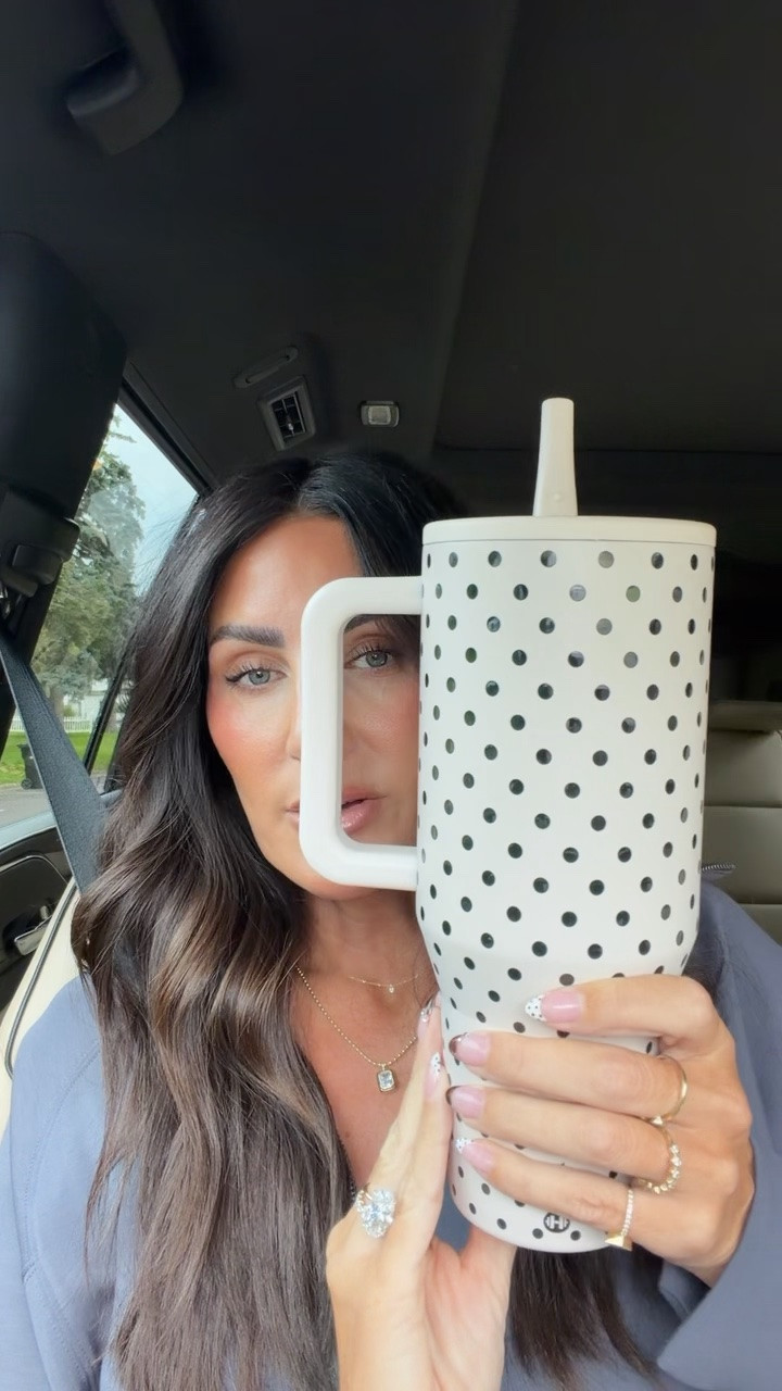 New polka dot Hydrojug

#LTKootd #LTKOver40