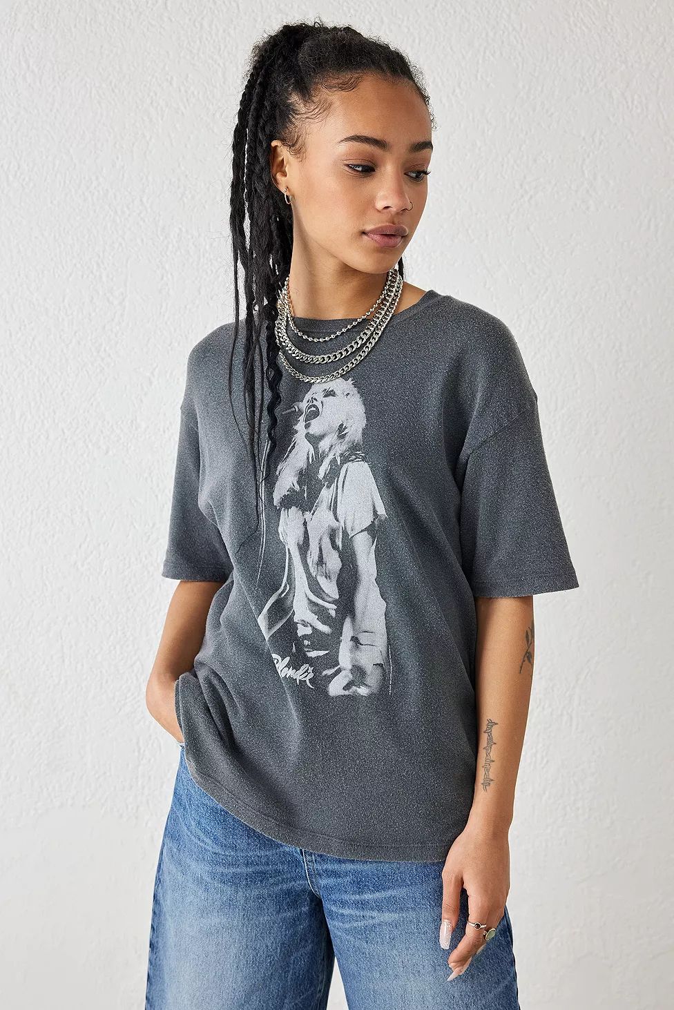 UO Washed Black Blondie Boyfriend T-Shirt | Urban Outfitters (EU)