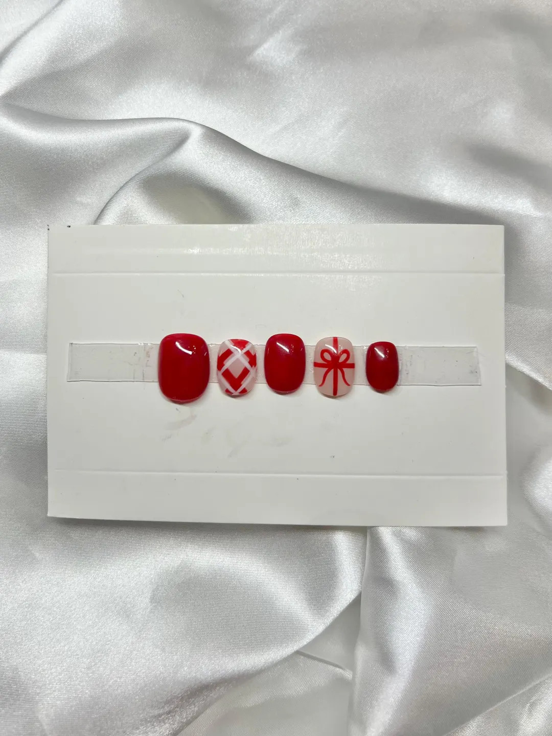 Luxury Hand Painted Press on Nails Red & White Present Christmas - Etsy | Etsy (US)
