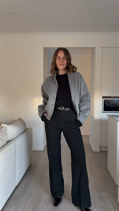 Head to toe @witcheryfashion as a matter of fact!! 

Wearing a size 10 in the pants and jacket 
Size M in the knit 

#officeoutfit #workwear #officewear #workoutfit