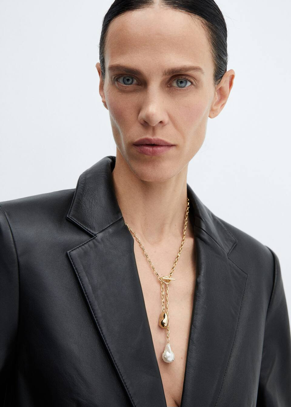 Search: Pearl necklace (7) | Mango USA | MANGO (US)