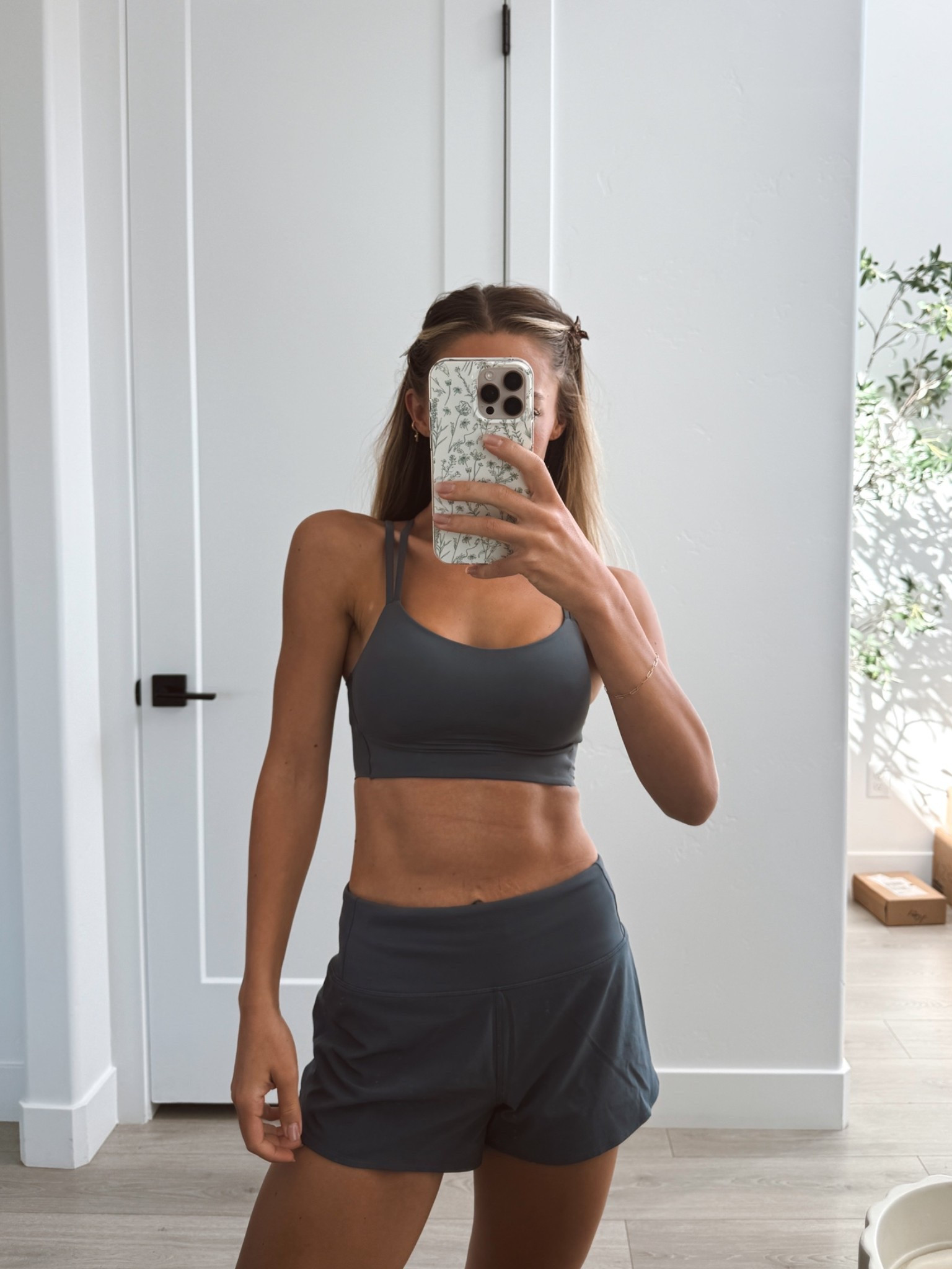 Looooving this color!! Also the support in this top is UNREAL

#LTKootd #LTKmorningroutine