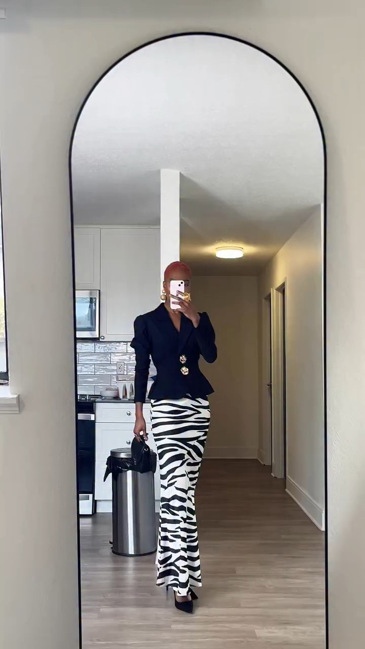 Black and white never miss 
#springoutfit #fashionista #ootd #workoutfit #outfitinspo

#LTKstyletip #LTKworkwear #LTKcanada