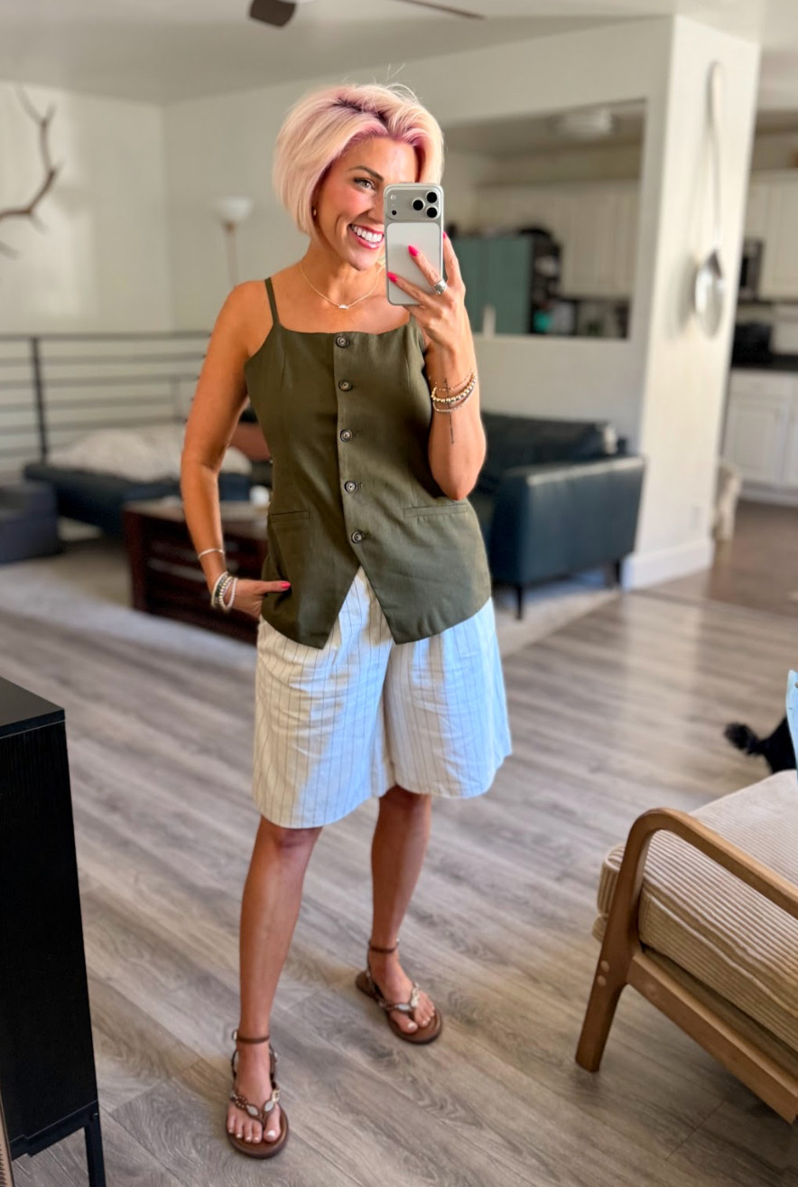 So chic and effortless! Loving these two pieces paired together! Top: Small // Shorts: Small // Shoes: TTS 

 #LTKootd #LTKWorkwear