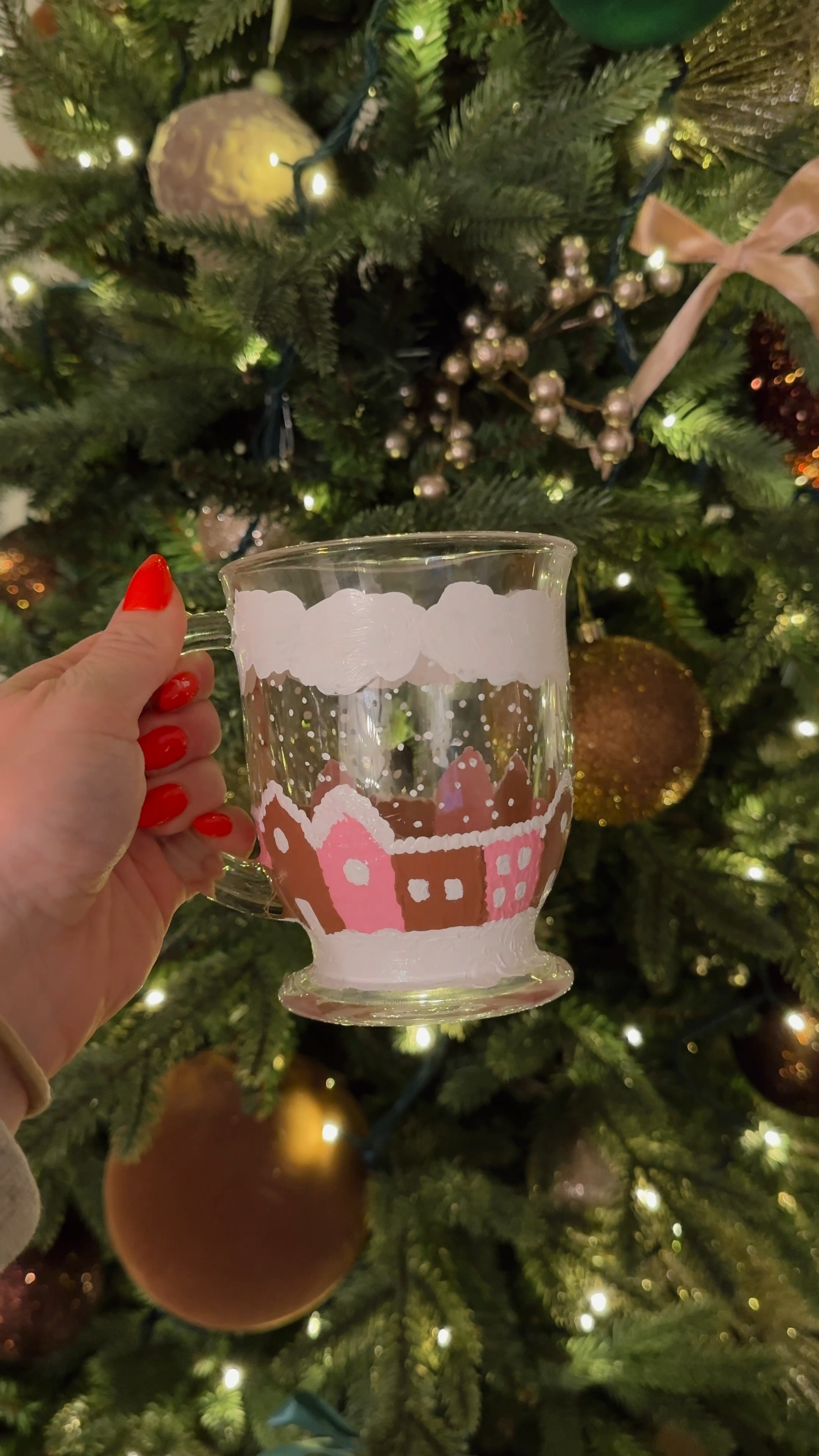 diy christmas mugs ☕️🎄✨

#christmascraft #diyinspo #christmas #diymug #diycup #holidaycraft #cuteglasses #cutemug #christmasmug 

#LTKHoliday #LTKGiftGuide #LTKFindsUnder50