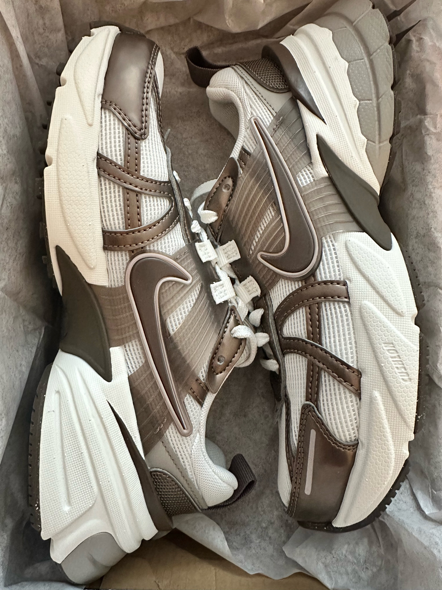 The colorway of these Nikes are perfection 🤌🏼🤎 Follow along to see how I style them! 

#LTKActive #LTKShoeCrush #LTKStyleTip